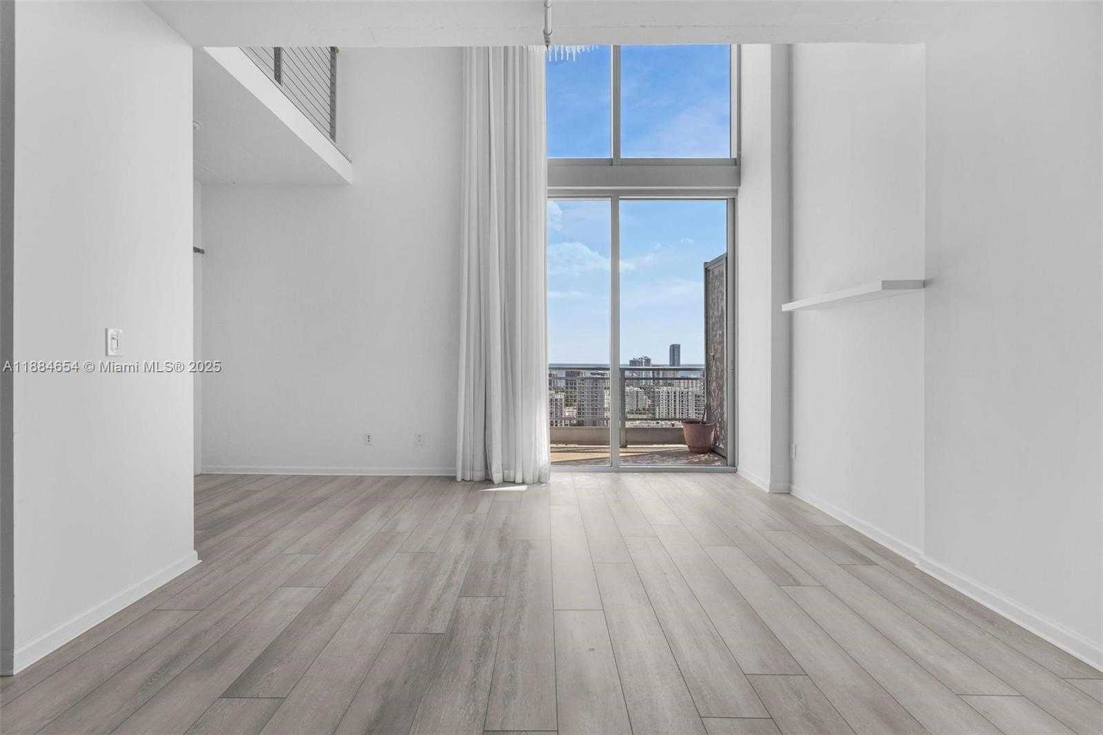 Small Image of 690 SW 1 CT #PHII 19, Miami Number 10