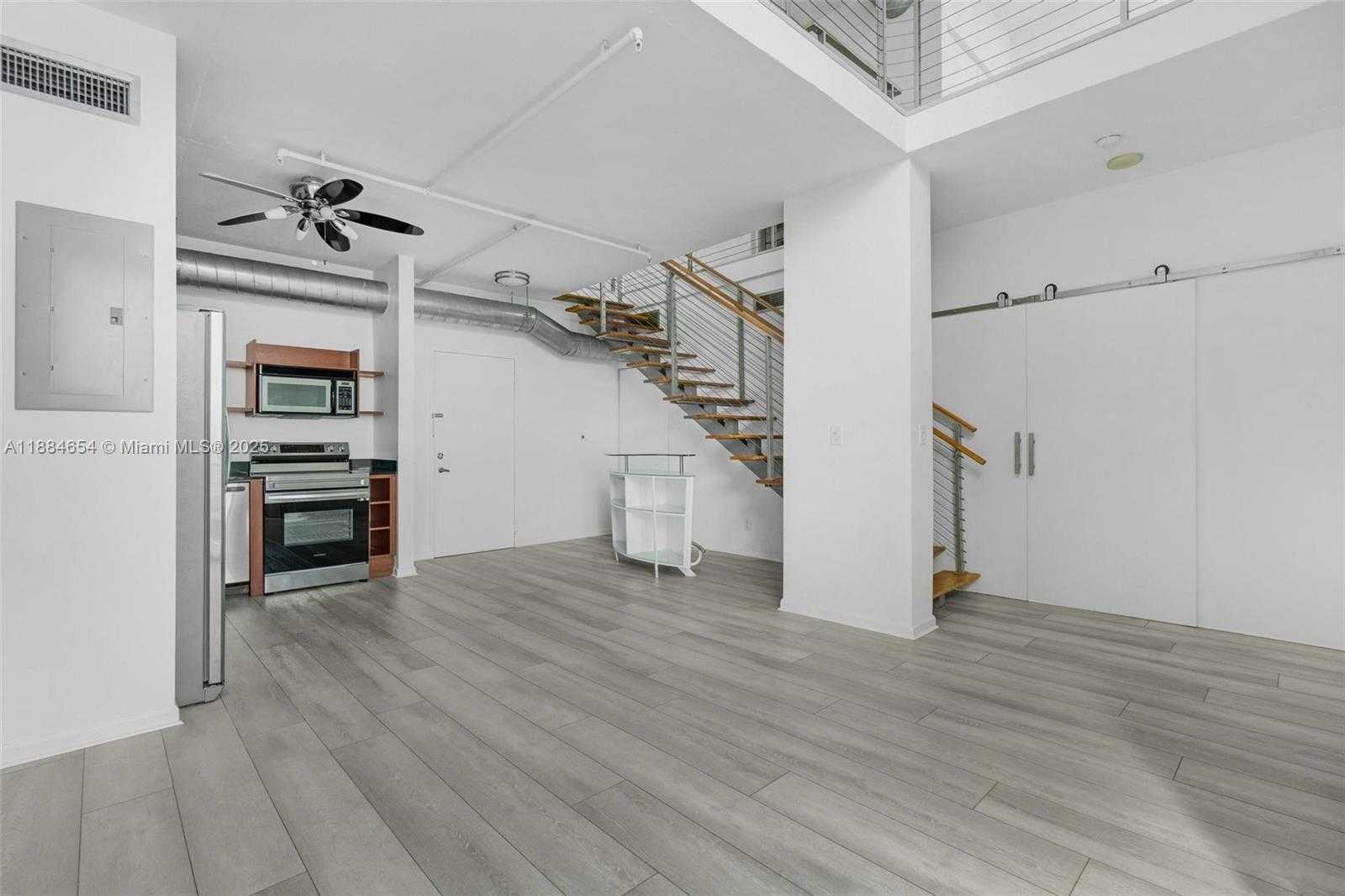 Small Image of 690 SW 1 CT #PHII 19, Miami Number 11