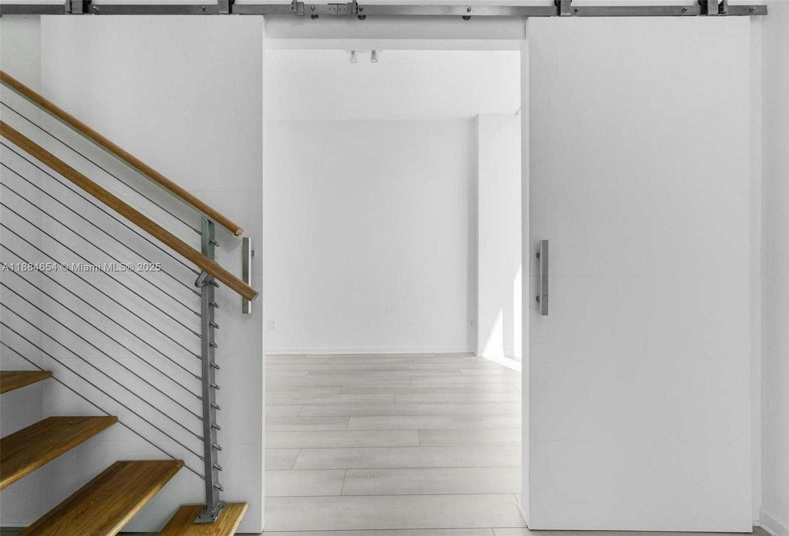 Small Image of 690 SW 1 CT #PHII 19, Miami Number 14