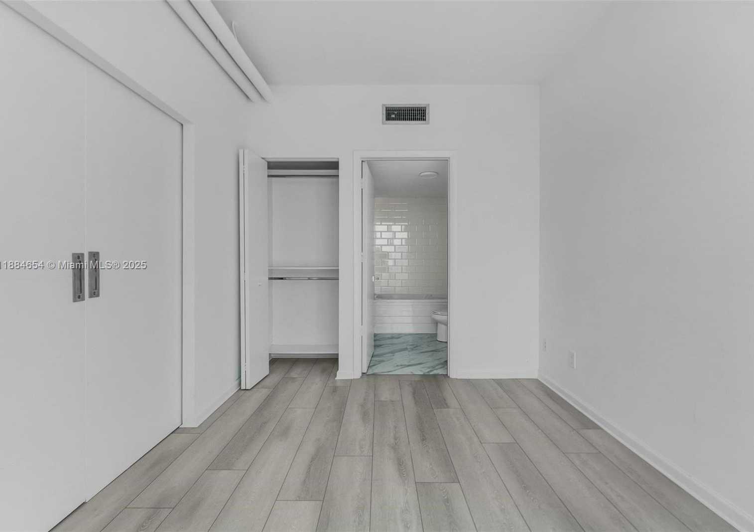 Small Image of 690 SW 1 CT #PHII 19, Miami Number 16