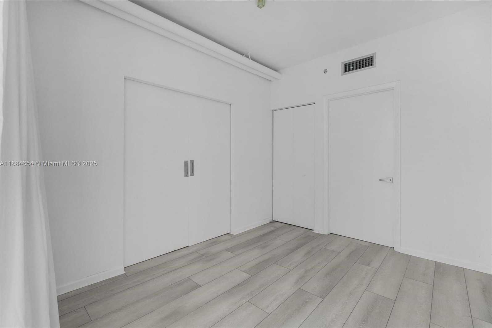 Small Image of 690 SW 1 CT #PHII 19, Miami Number 17