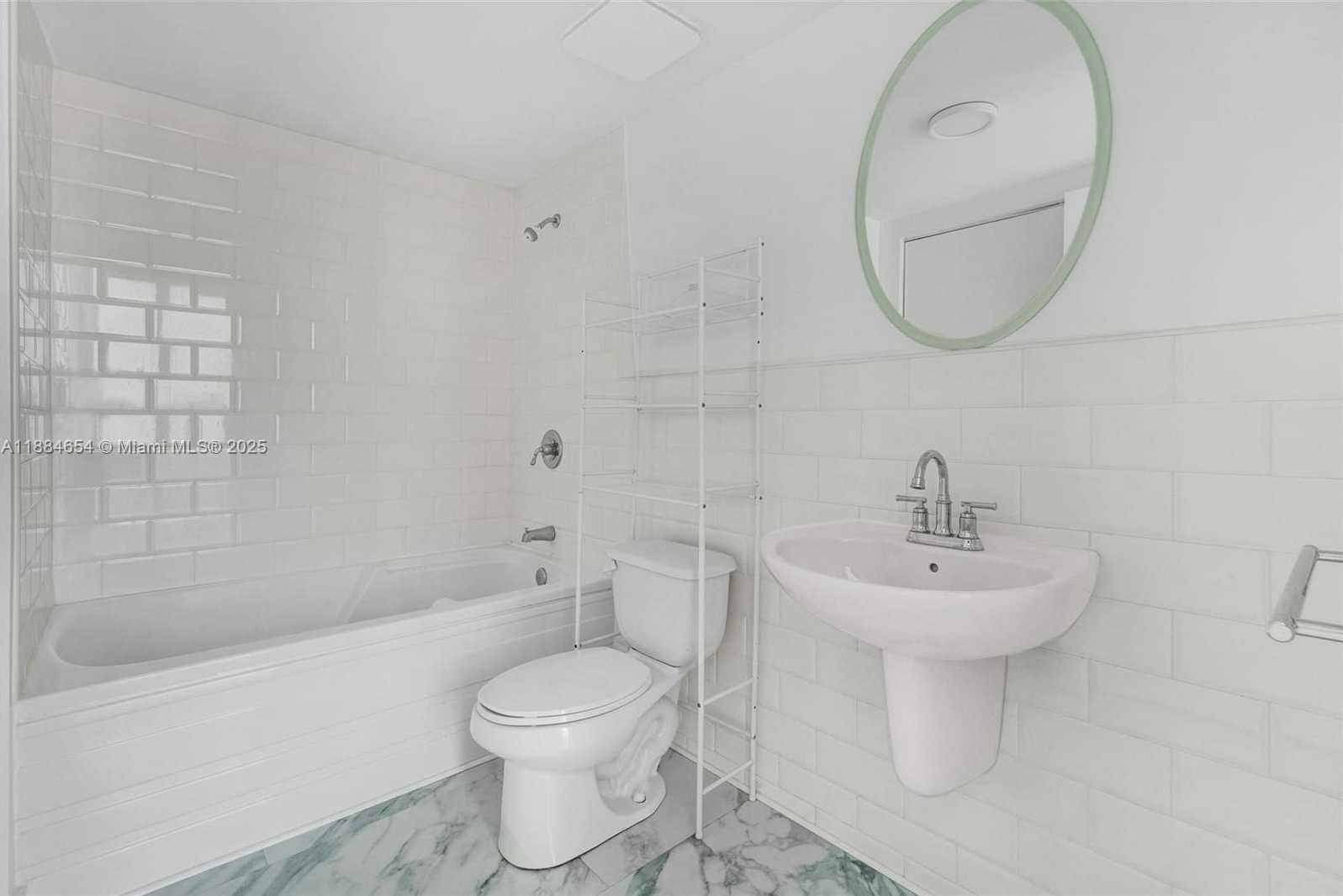 Small Image of 690 SW 1 CT #PHII 19, Miami Number 18
