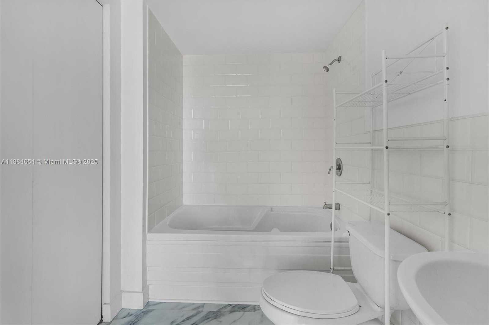 Small Image of 690 SW 1 CT #PHII 19, Miami Number 19