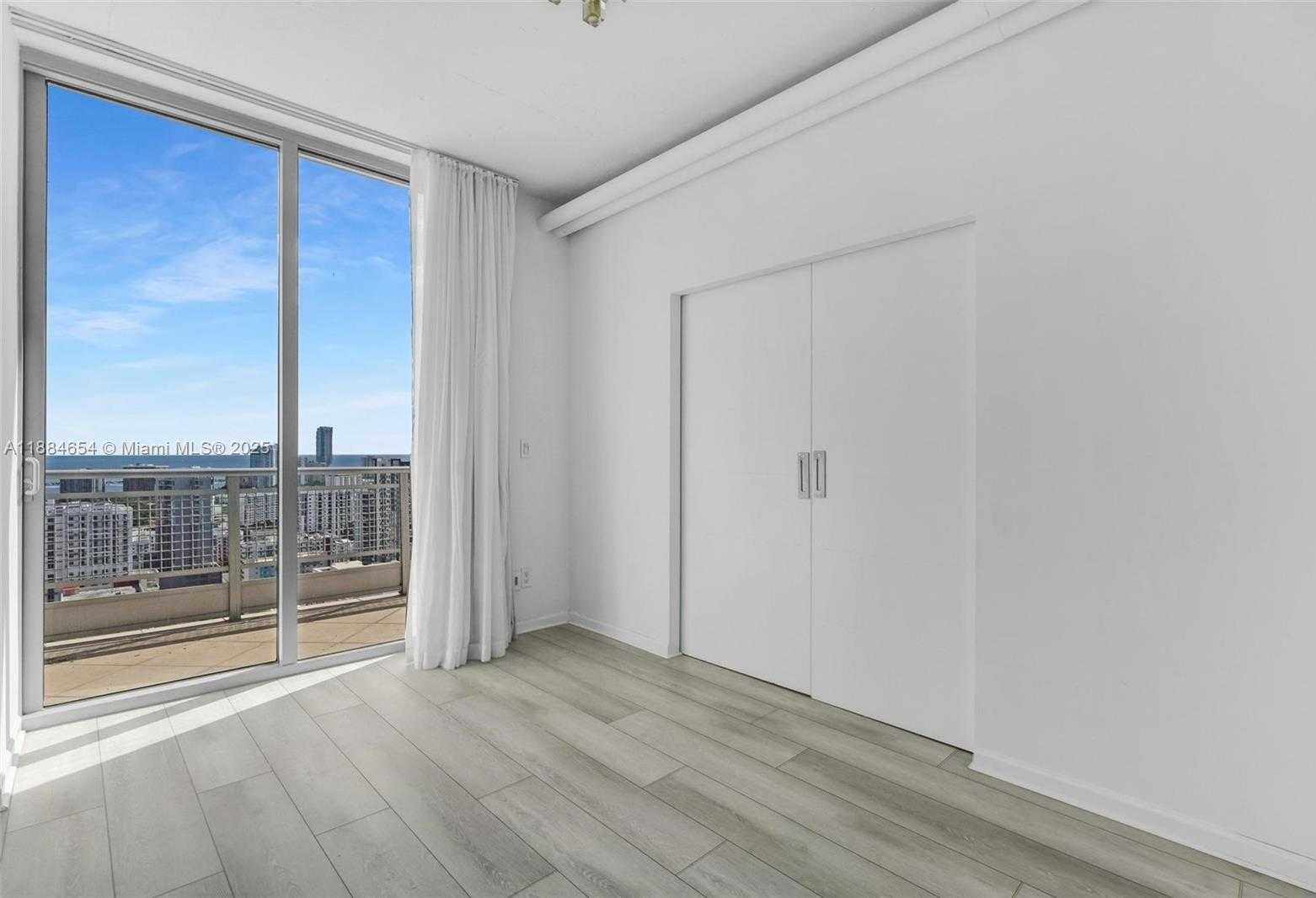 Small Image of 690 SW 1 CT #PHII 19, Miami Number 22