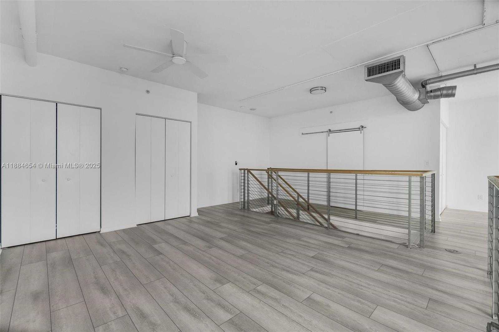 Small Image of 690 SW 1 CT #PHII 19, Miami Number 24