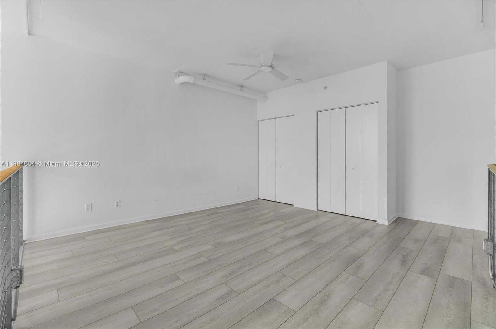 Small Image of 690 SW 1 CT #PHII 19, Miami Number 25