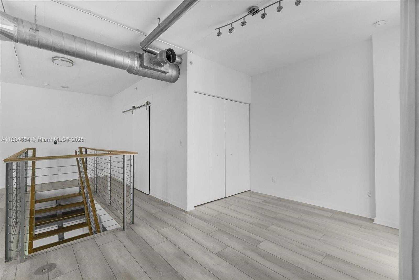 Small Image of 690 SW 1 CT #PHII 19, Miami Number 26