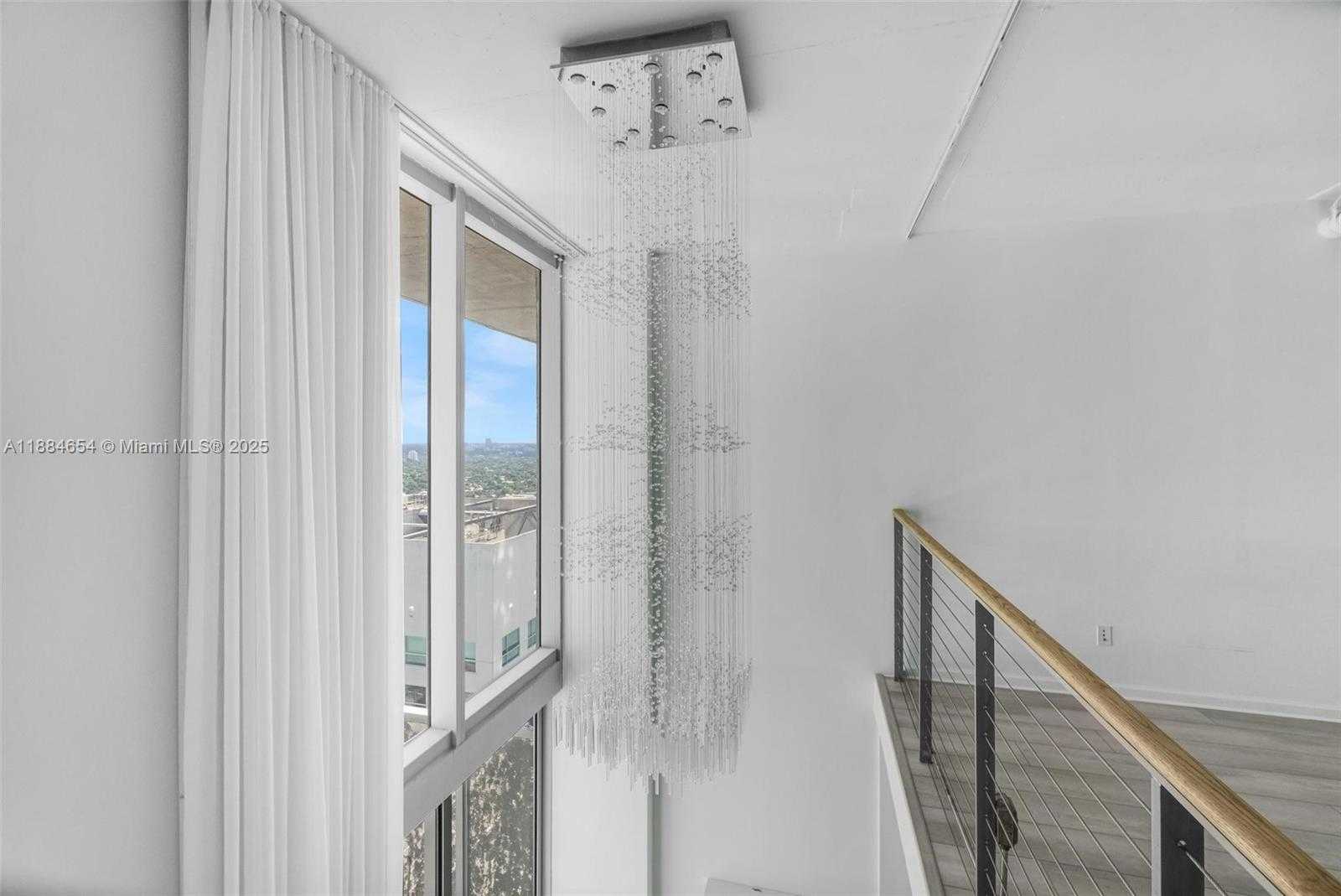 Small Image of 690 SW 1 CT #PHII 19, Miami Number 28