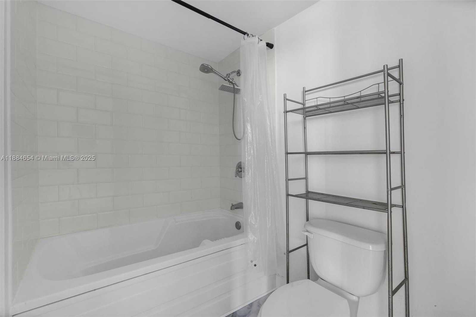 Small Image of 690 SW 1 CT #PHII 19, Miami Number 30