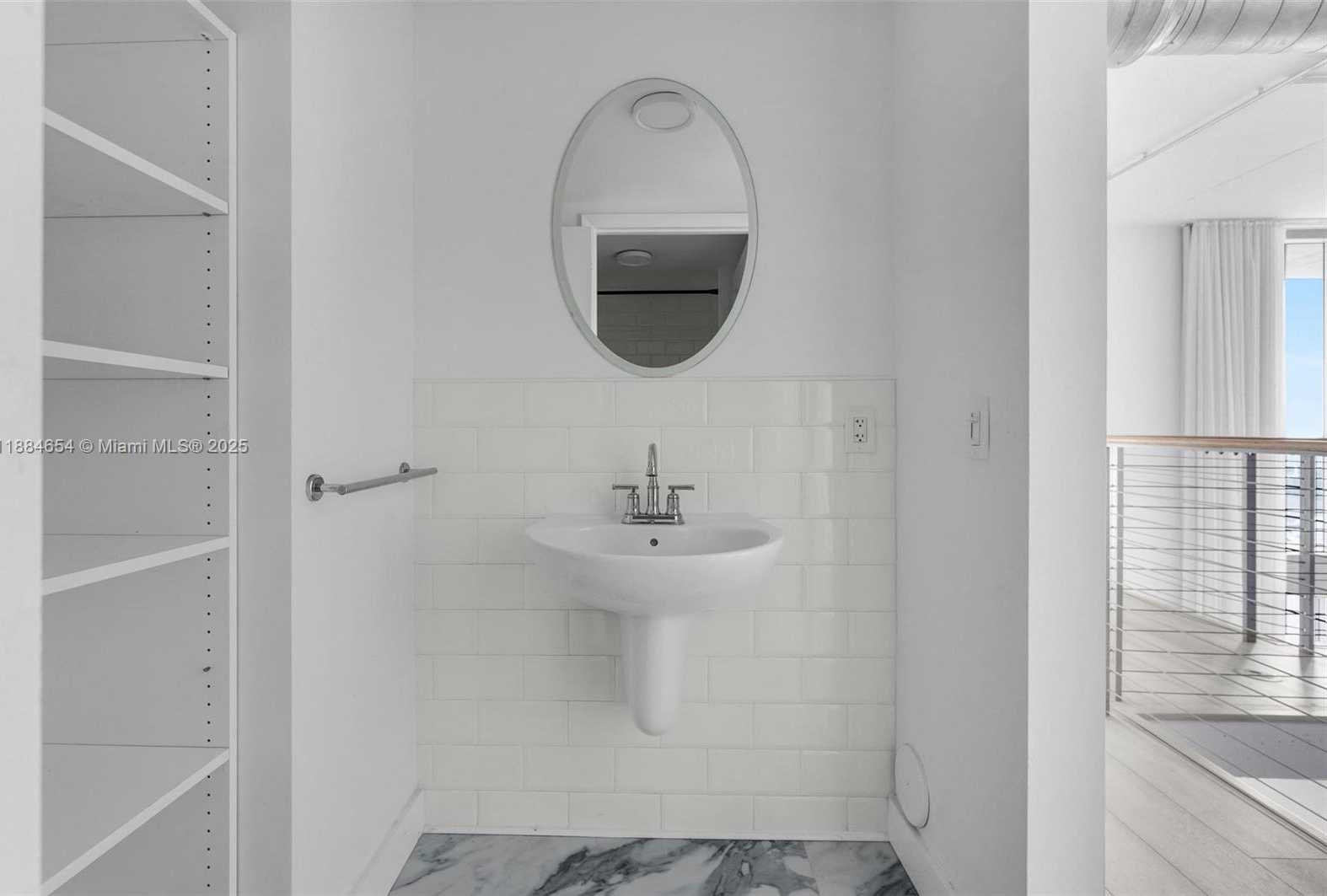 Small Image of 690 SW 1 CT #PHII 19, Miami Number 32