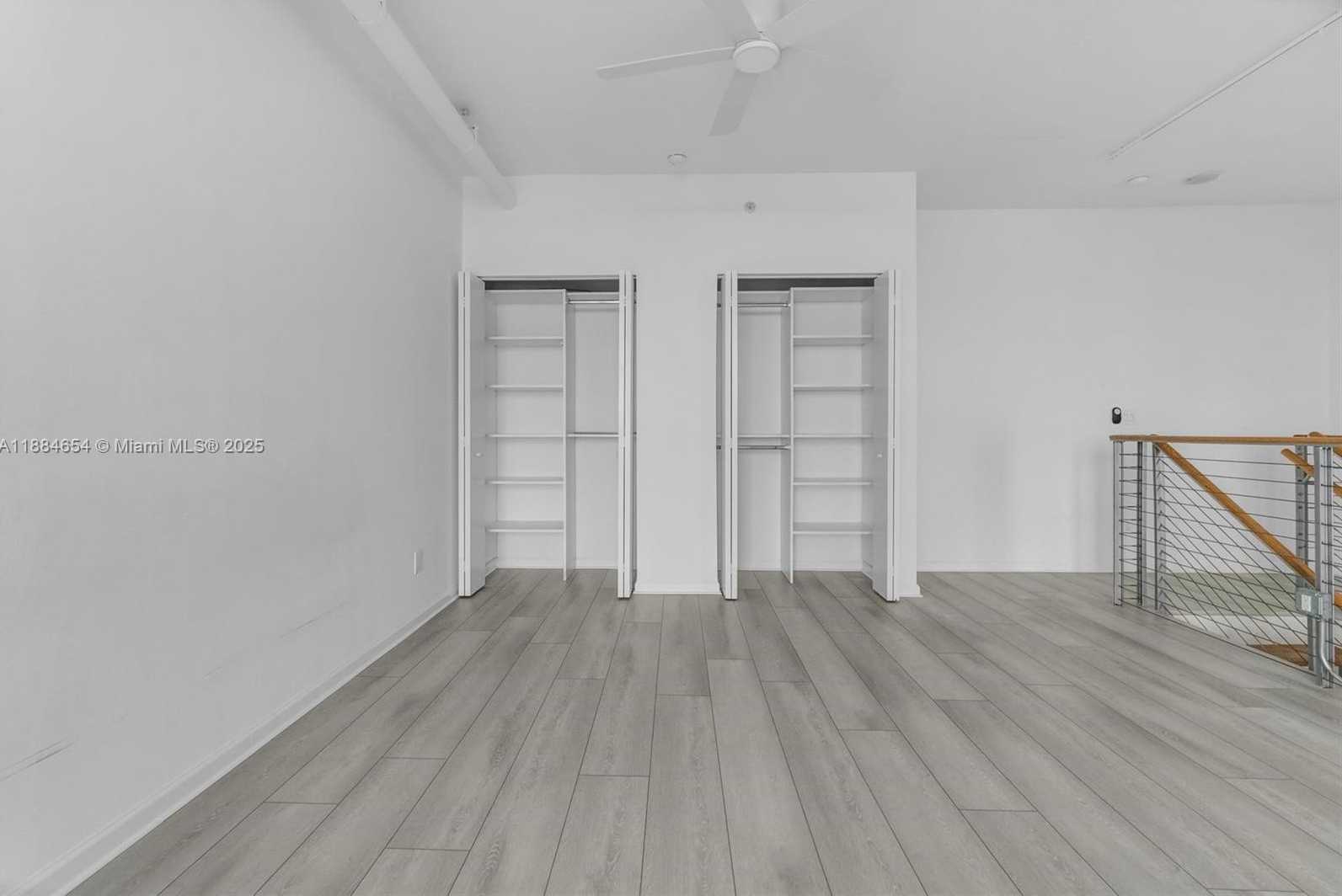 Small Image of 690 SW 1 CT #PHII 19, Miami Number 33
