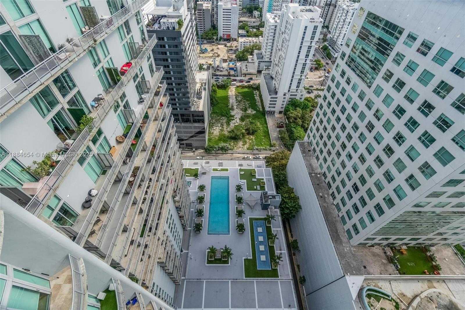 Small Image of 690 SW 1 CT #PHII 19, Miami Number 37