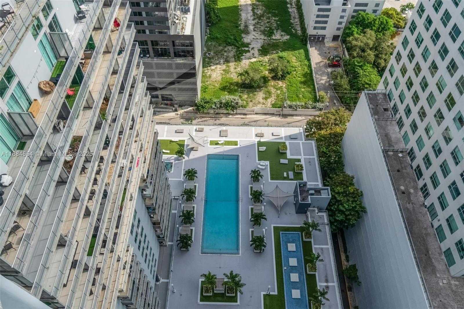 Small Image of 690 SW 1 CT #PHII 19, Miami Number 39