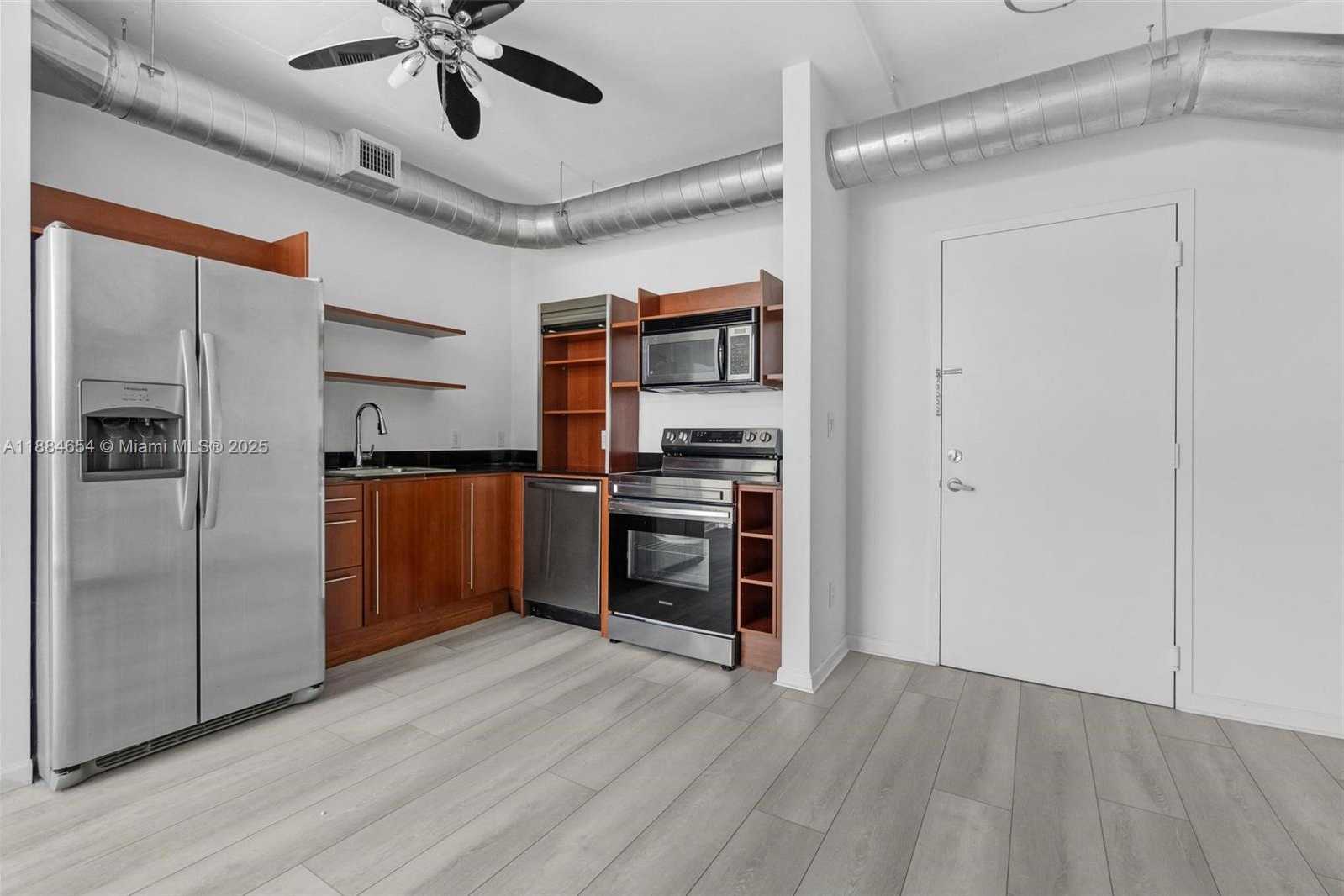 Small Image of 690 SW 1 CT #PHII 19, Miami Number 4
