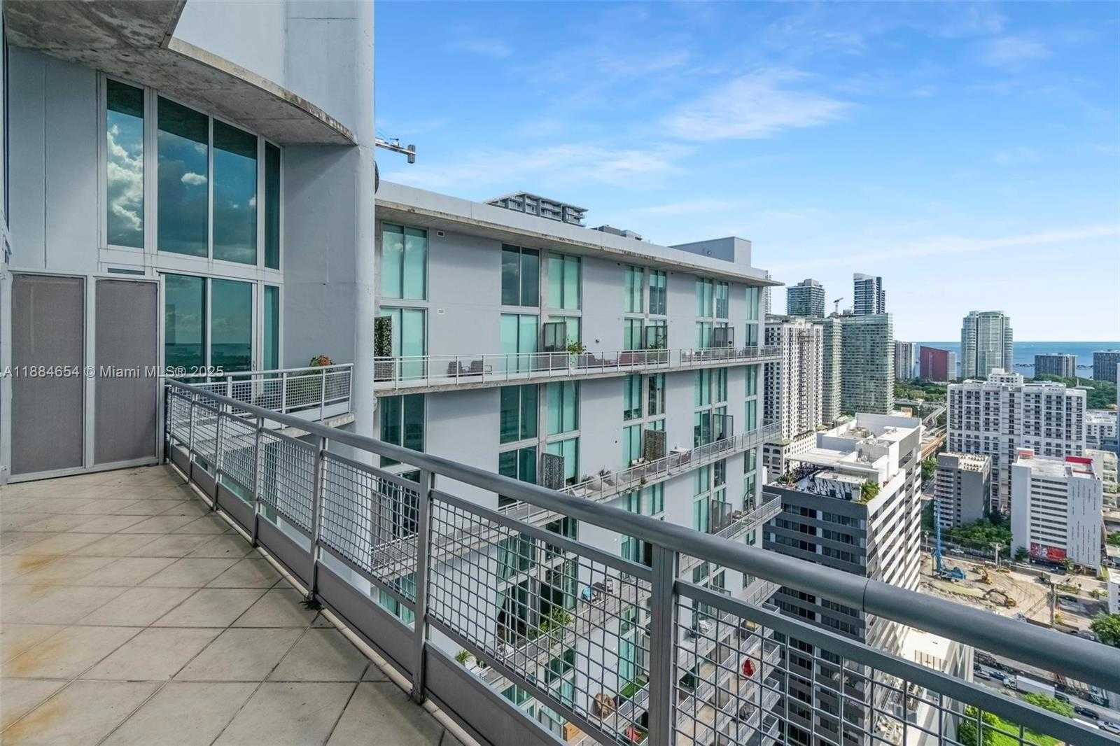 Small Image of 690 SW 1 CT #PHII 19, Miami Number 40