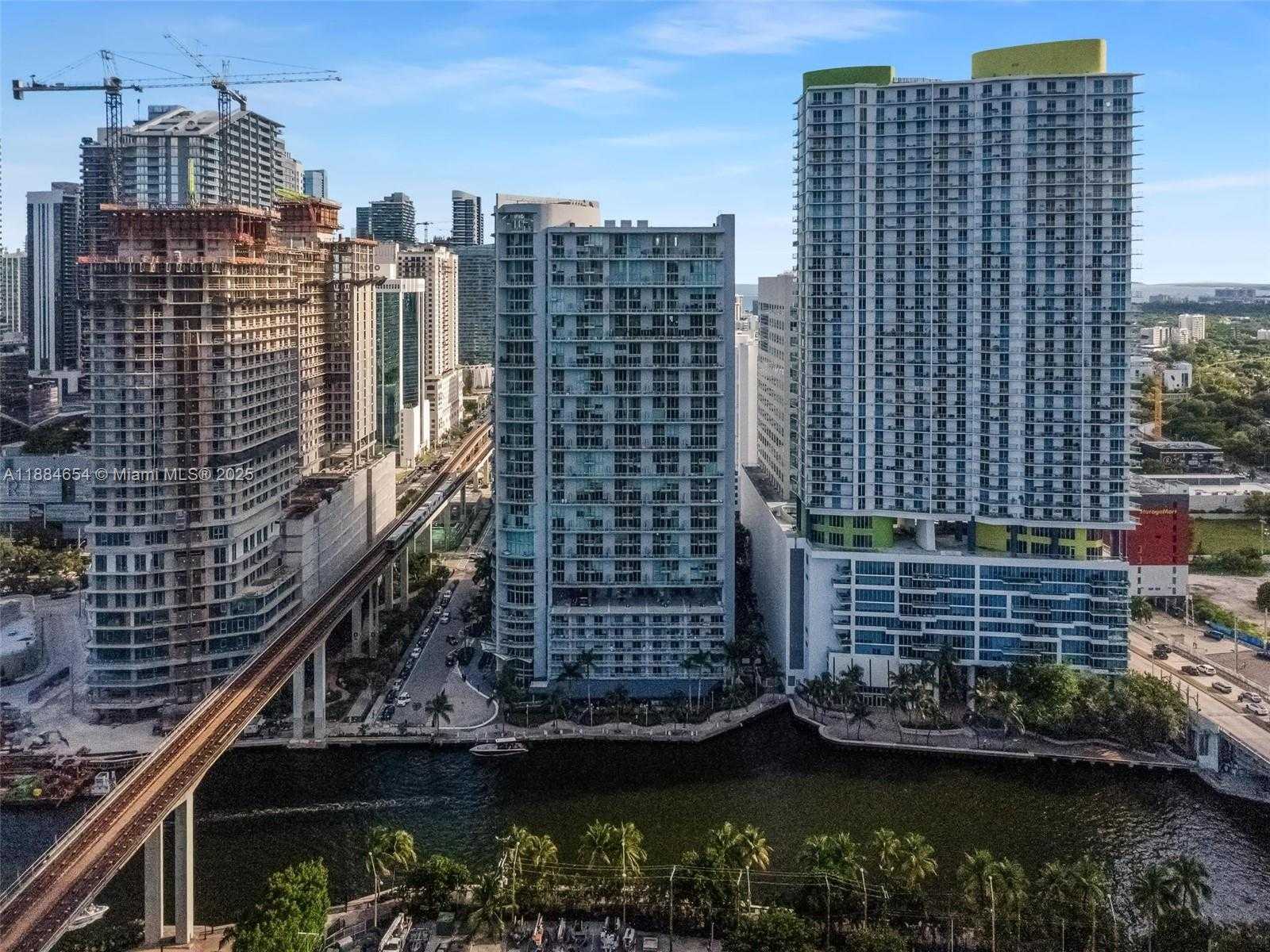 Small Image of 690 SW 1 CT #PHII 19, Miami Number 43