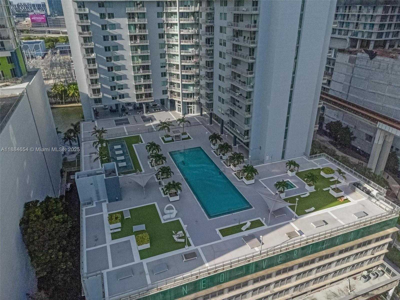 Small Image of 690 SW 1 CT #PHII 19, Miami Number 44