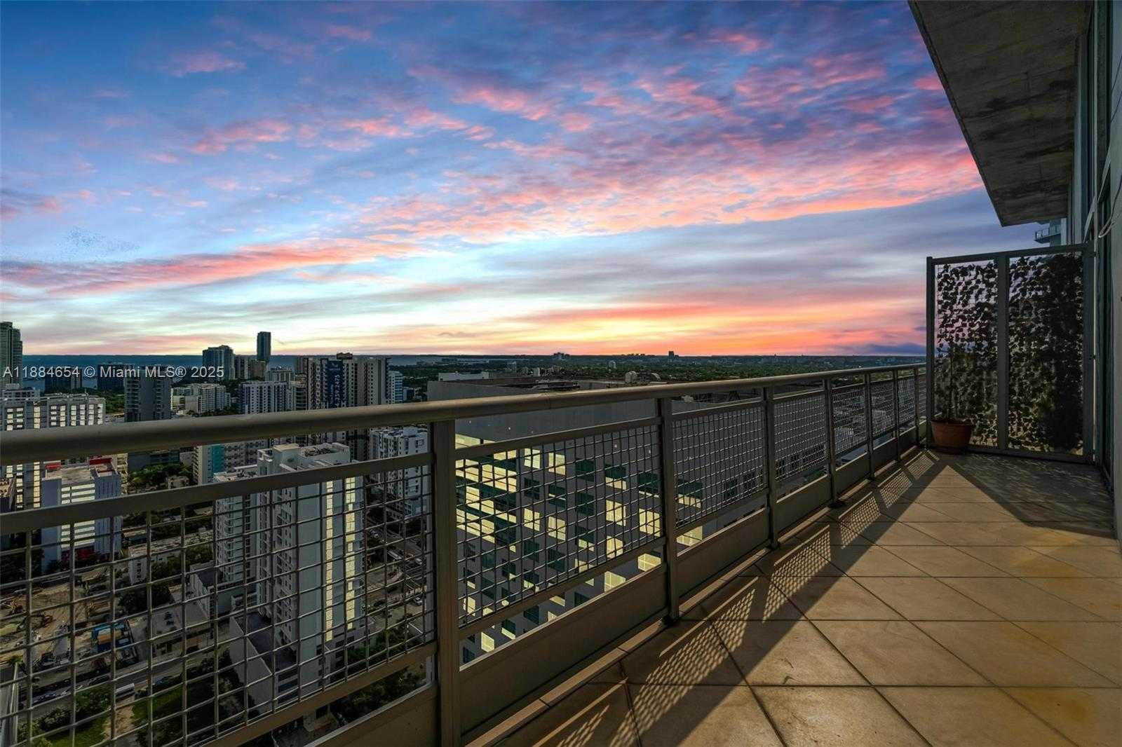 Small Image of 690 SW 1 CT #PHII 19, Miami Number 45