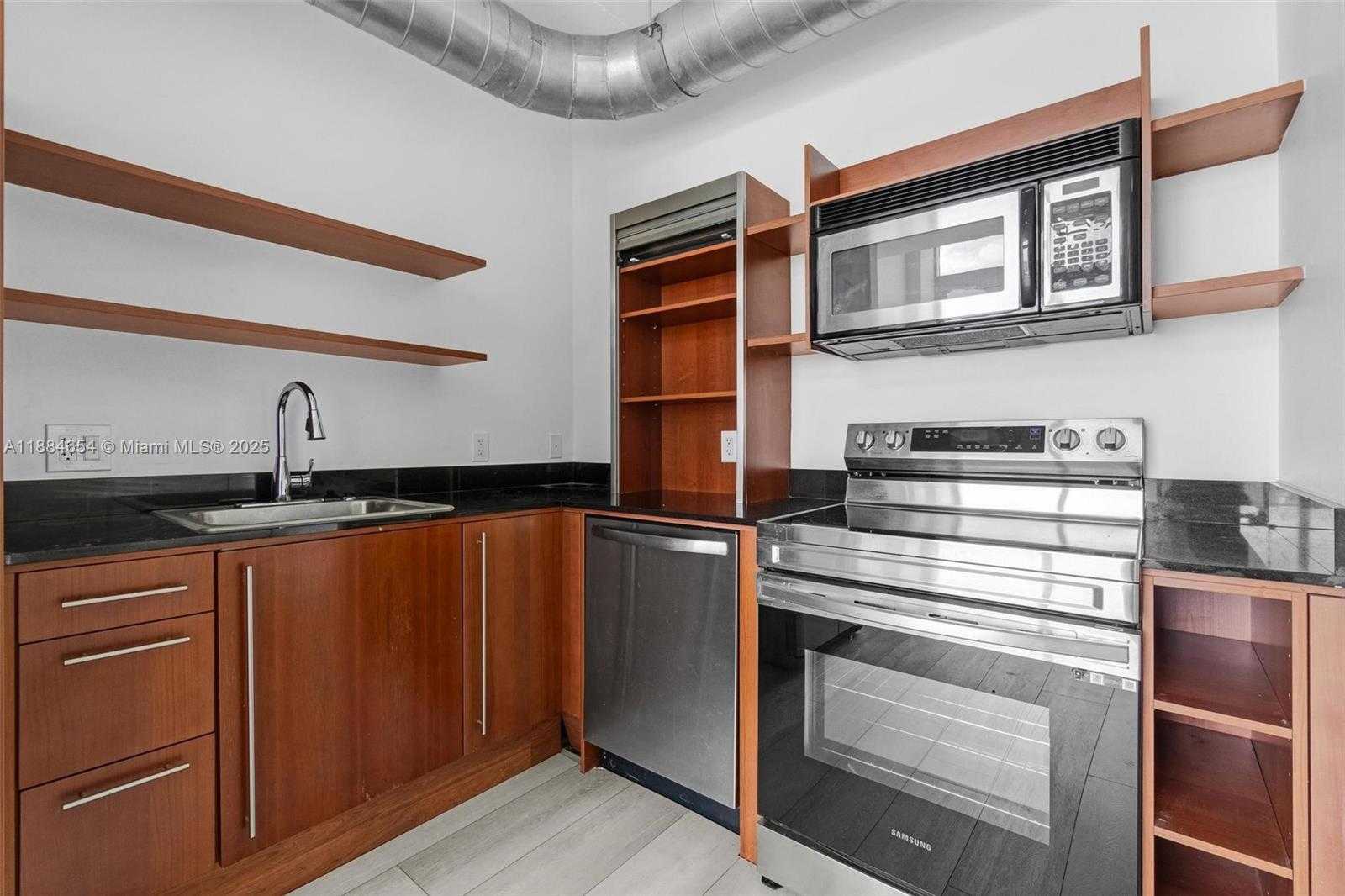 Small Image of 690 SW 1 CT #PHII 19, Miami Number 5