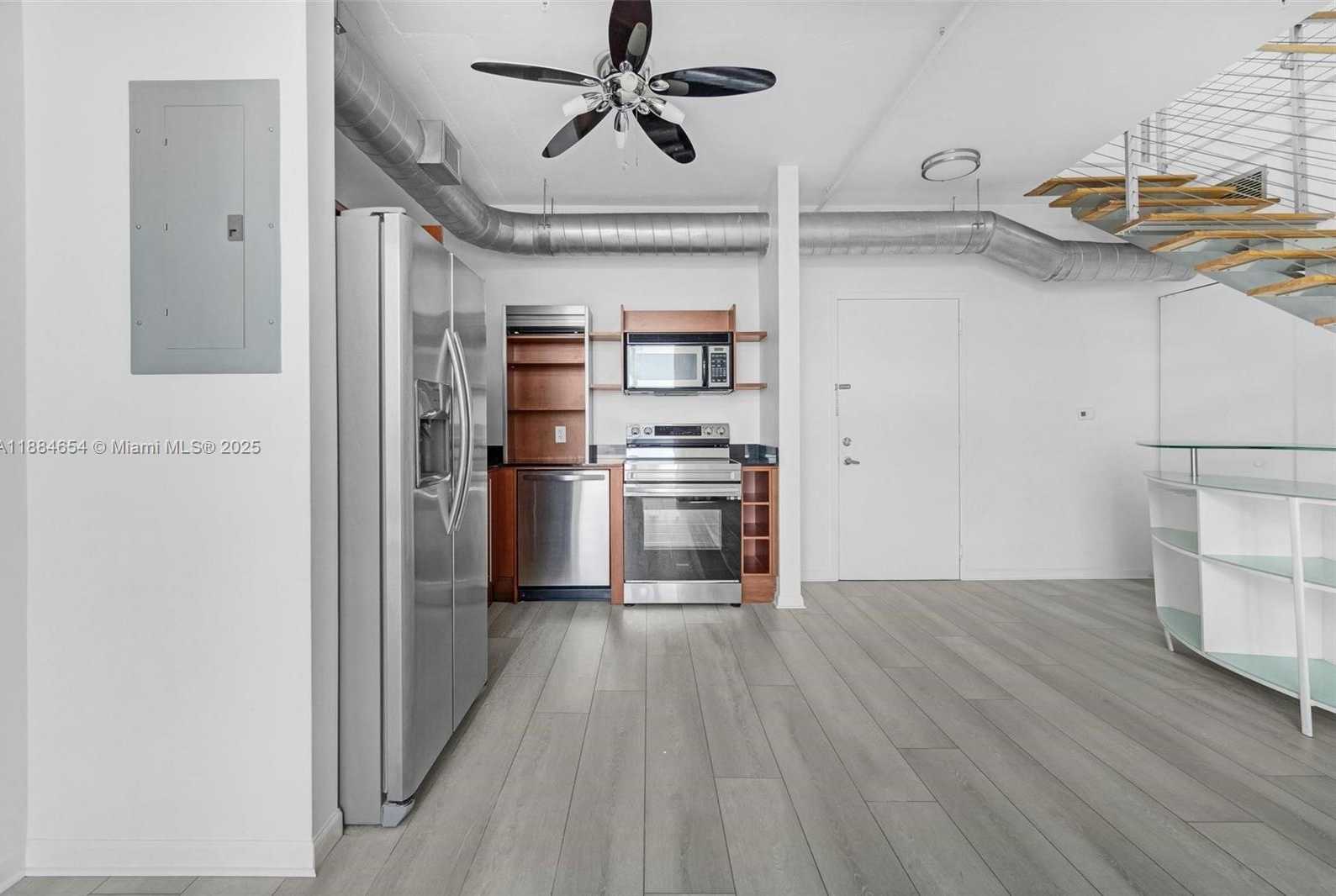 Small Image of 690 SW 1 CT #PHII 19, Miami Number 6