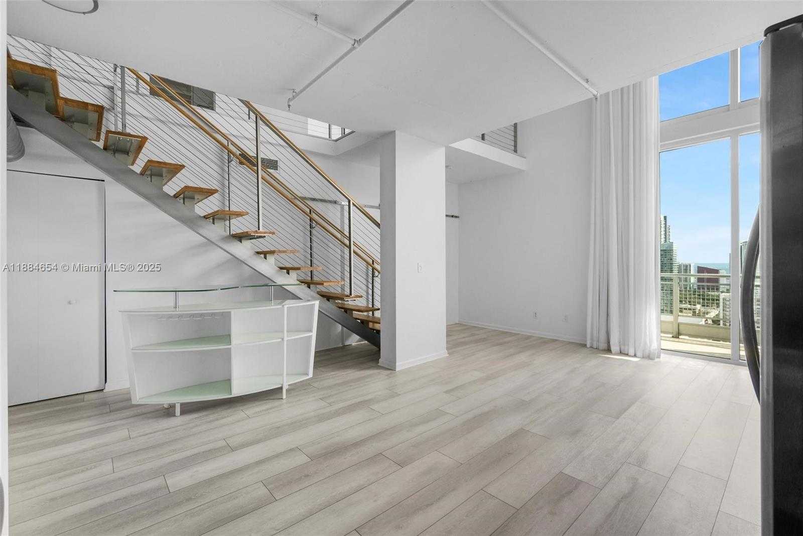 Small Image of 690 SW 1 CT #PHII 19, Miami Number 7