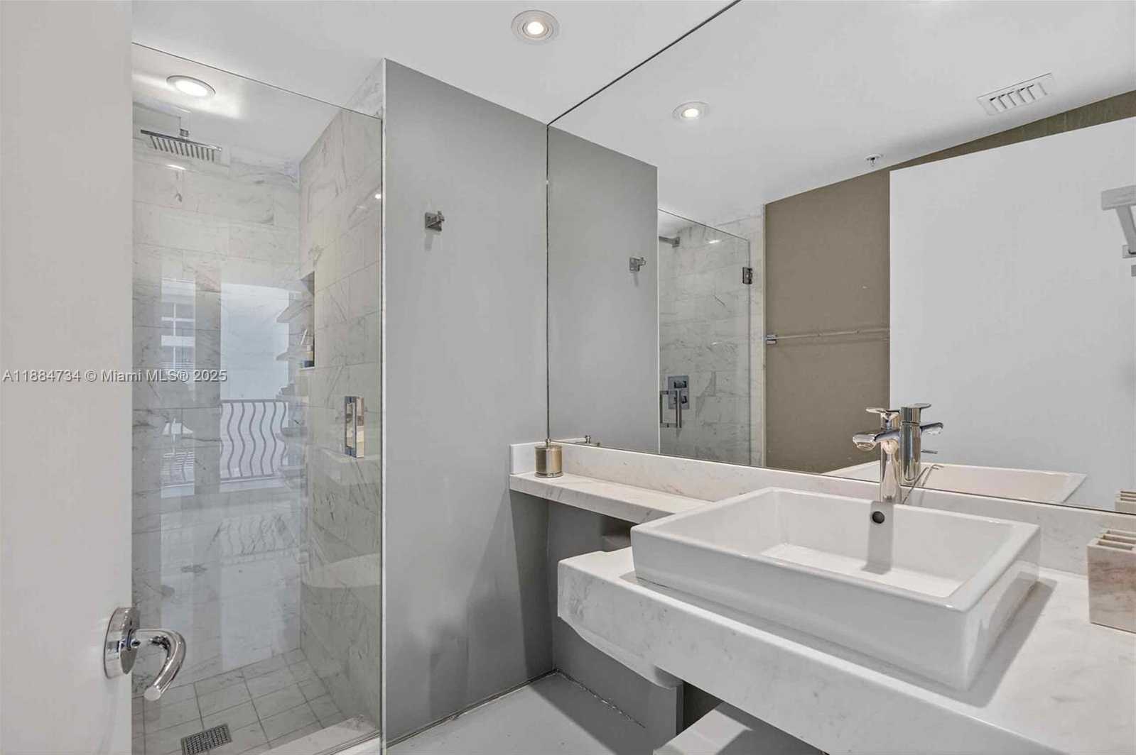 Small Image of 1500 OCEAN DR #507, Miami Beach Number 14