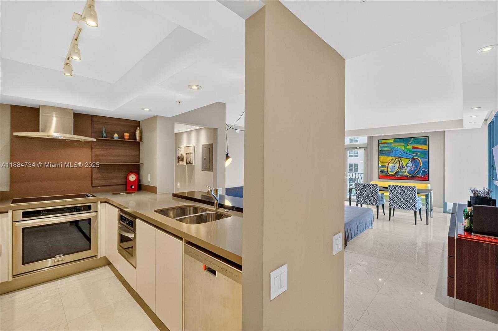 Small Image of 1500 OCEAN DR #507, Miami Beach Number 3