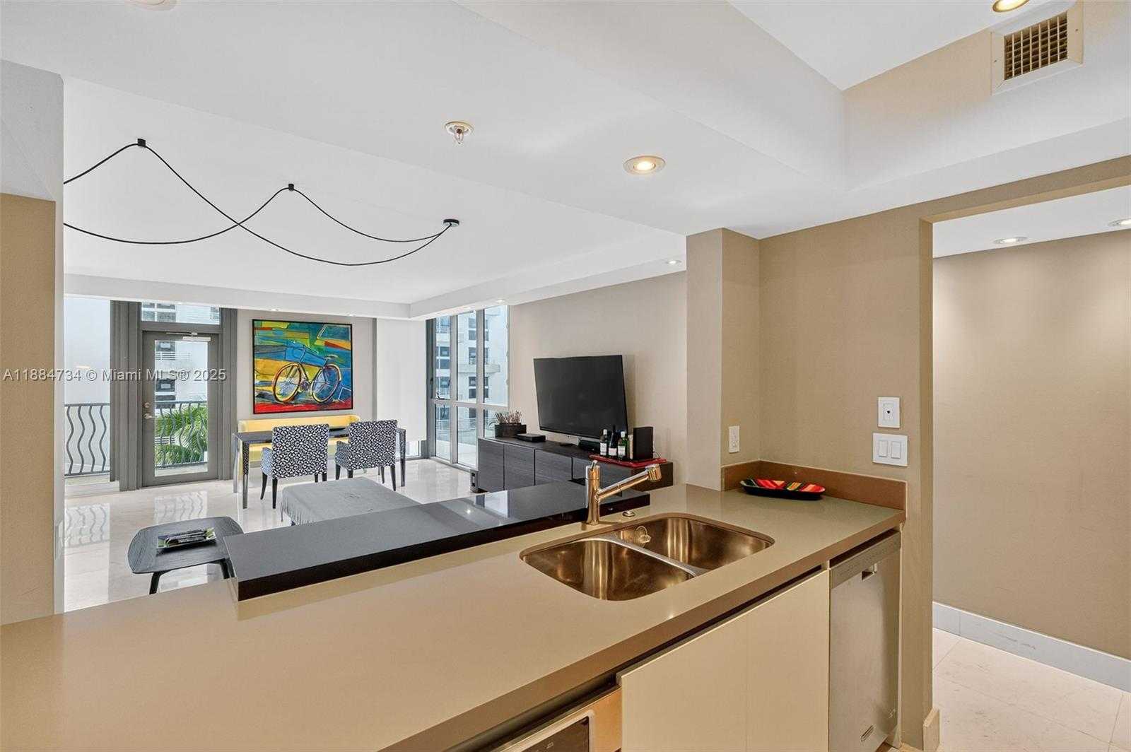 Small Image of 1500 OCEAN DR #507, Miami Beach Number 4