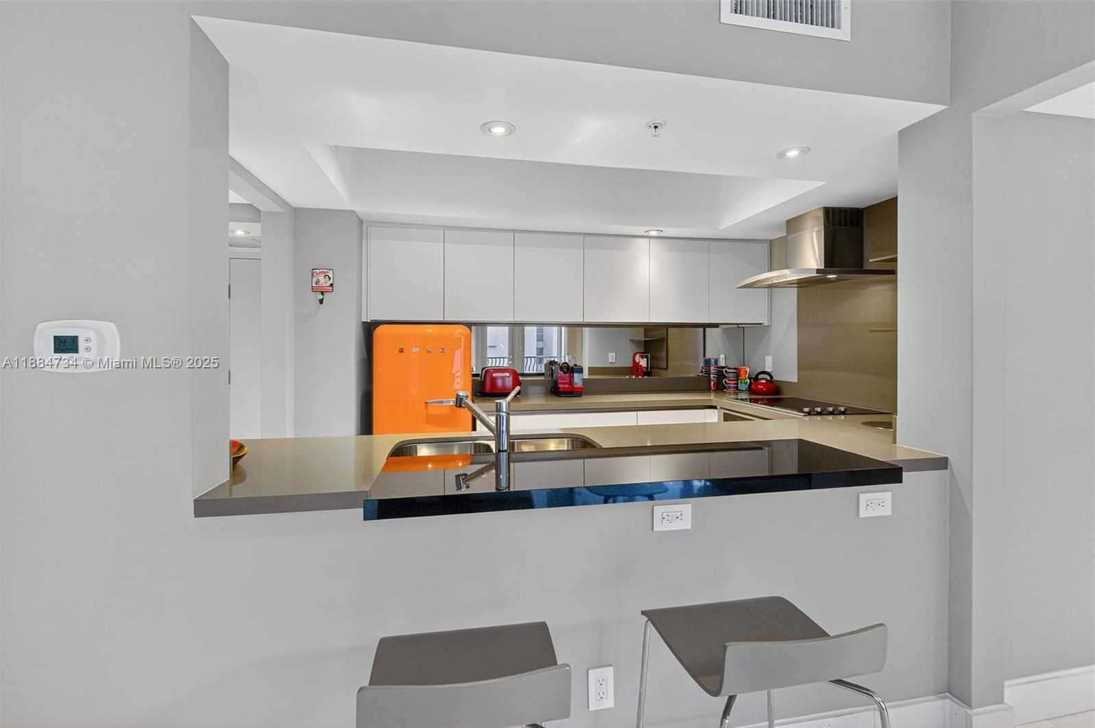 Small Image of 1500 OCEAN DR #507, Miami Beach Number 5