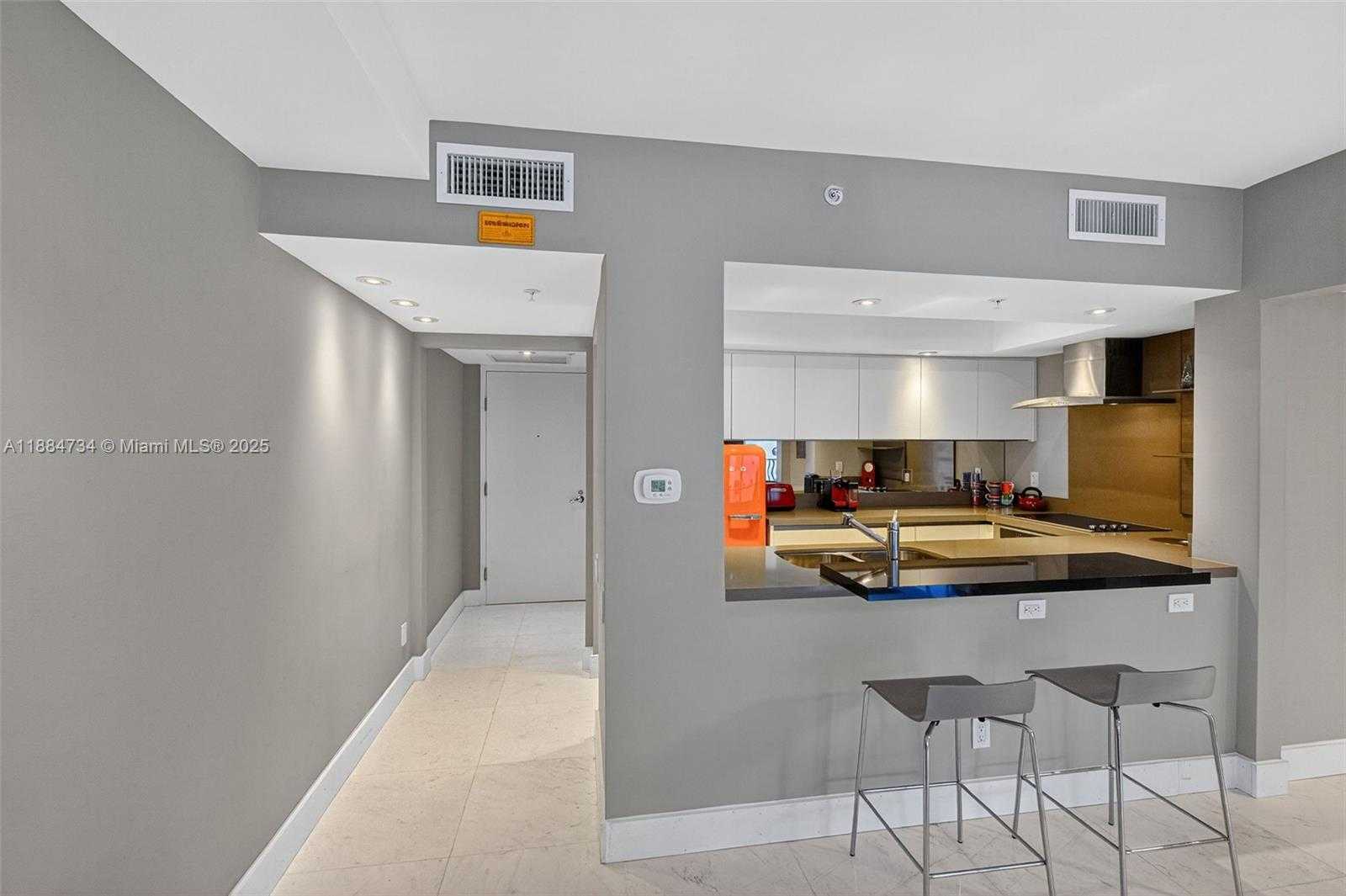 Small Image of 1500 OCEAN DR #507, Miami Beach Number 7