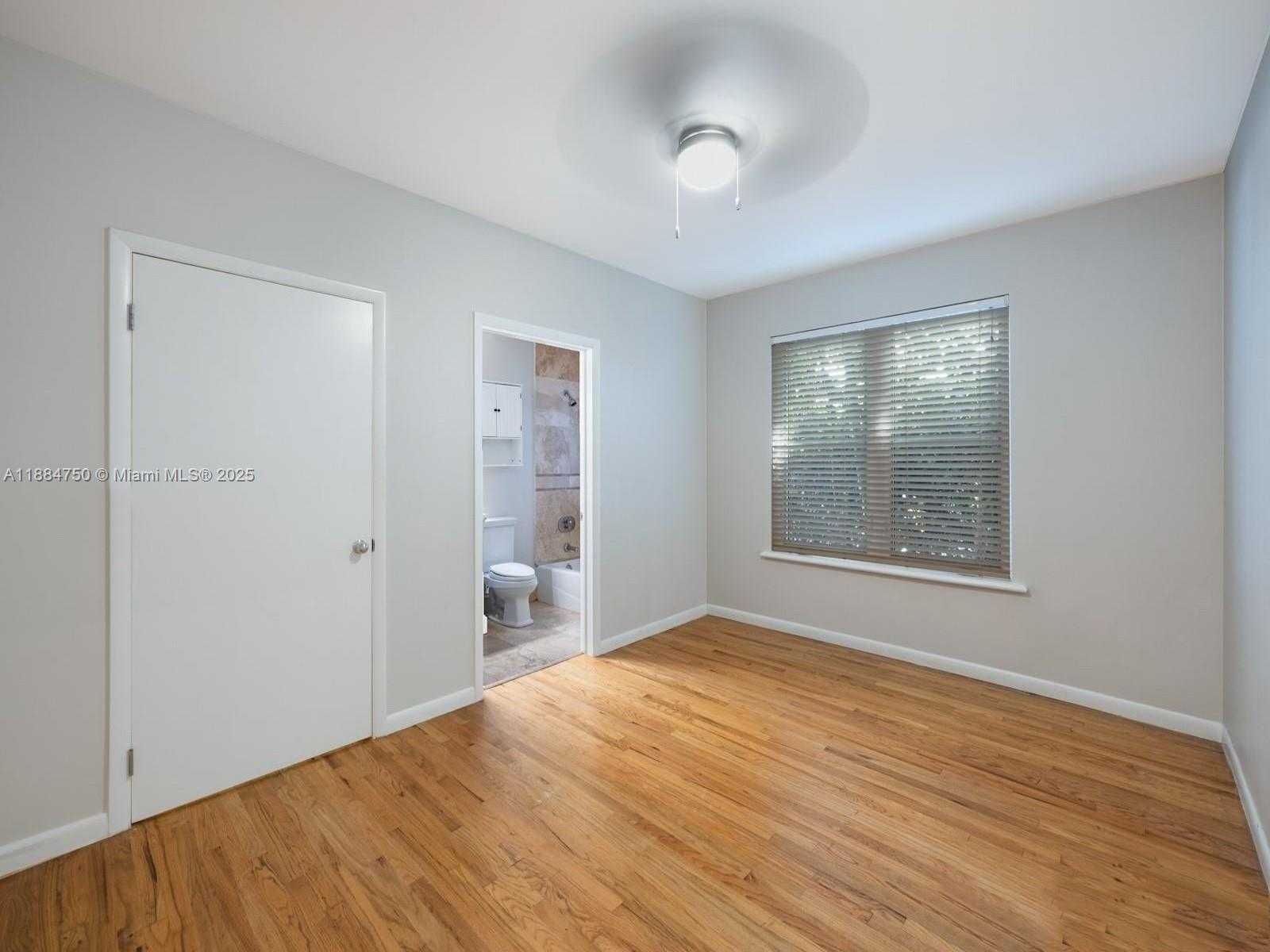 Small Image of 1018 MERIDIAN AVE #4, Miami Beach Number 12