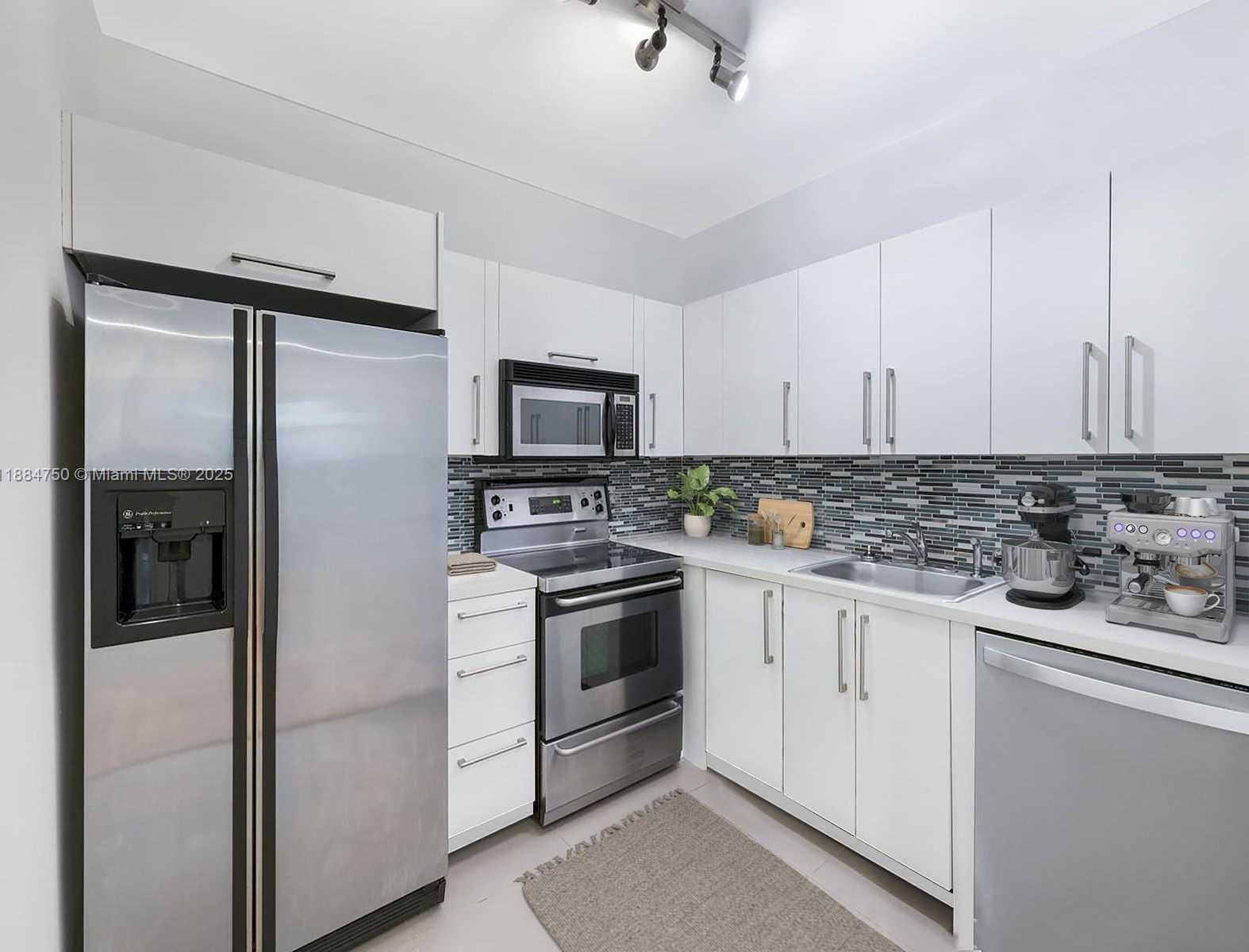 Small Image of 1018 MERIDIAN AVE #4, Miami Beach Number 8