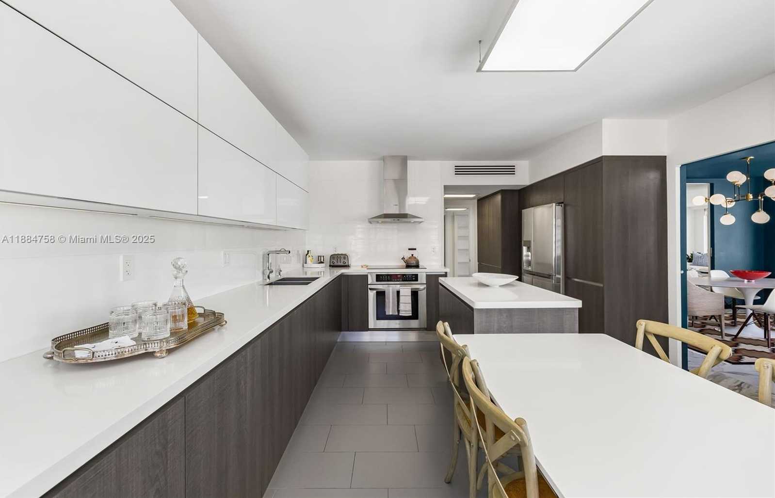 Small Image of 5660 COLLINS AVE #8D, Miami Beach Number 13