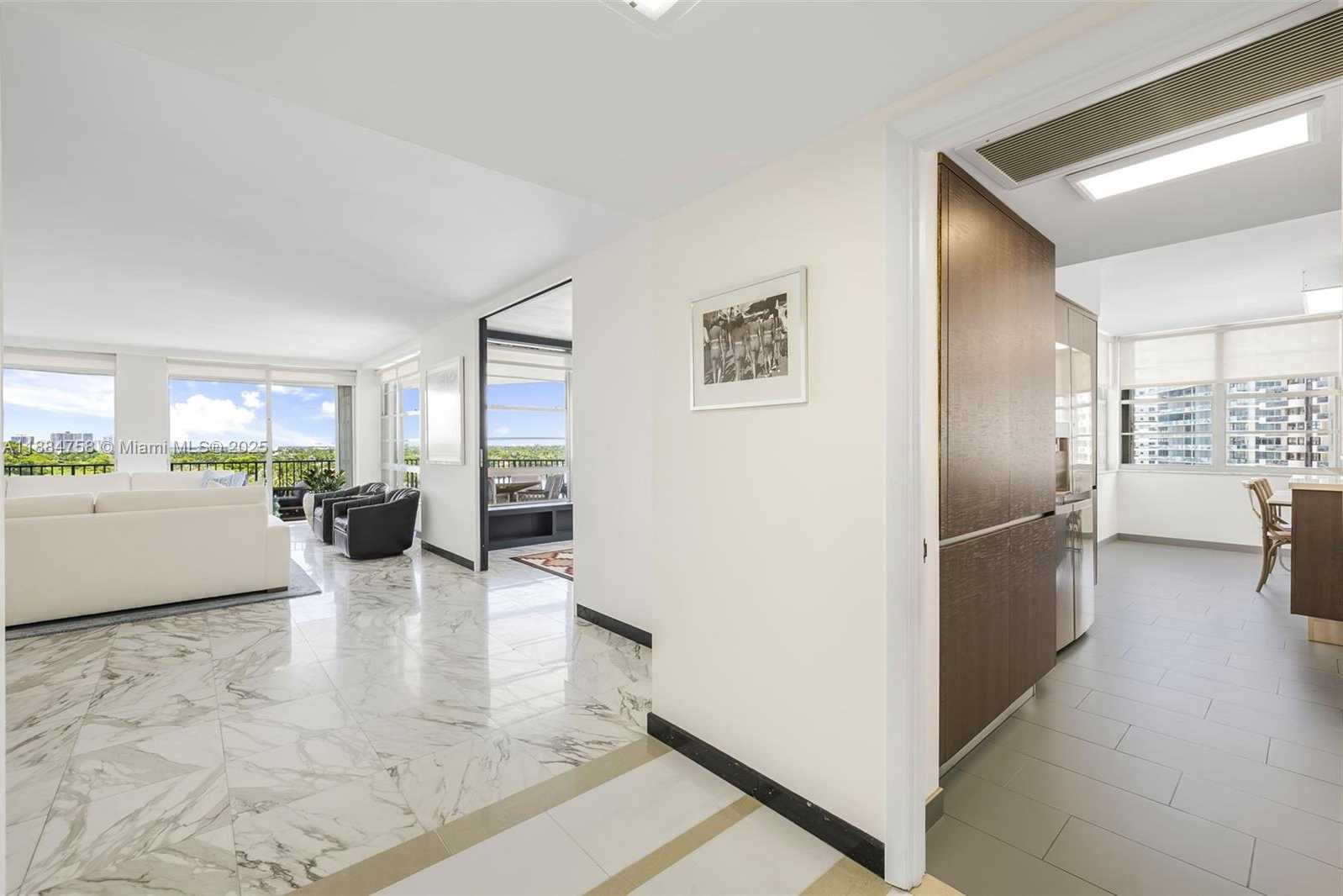 Small Image of 5660 COLLINS AVE #8D, Miami Beach Number 14