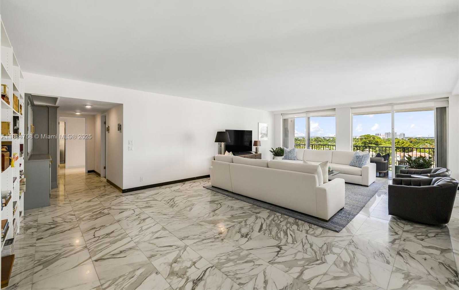 Small Image of 5660 COLLINS AVE #8D, Miami Beach Number 15