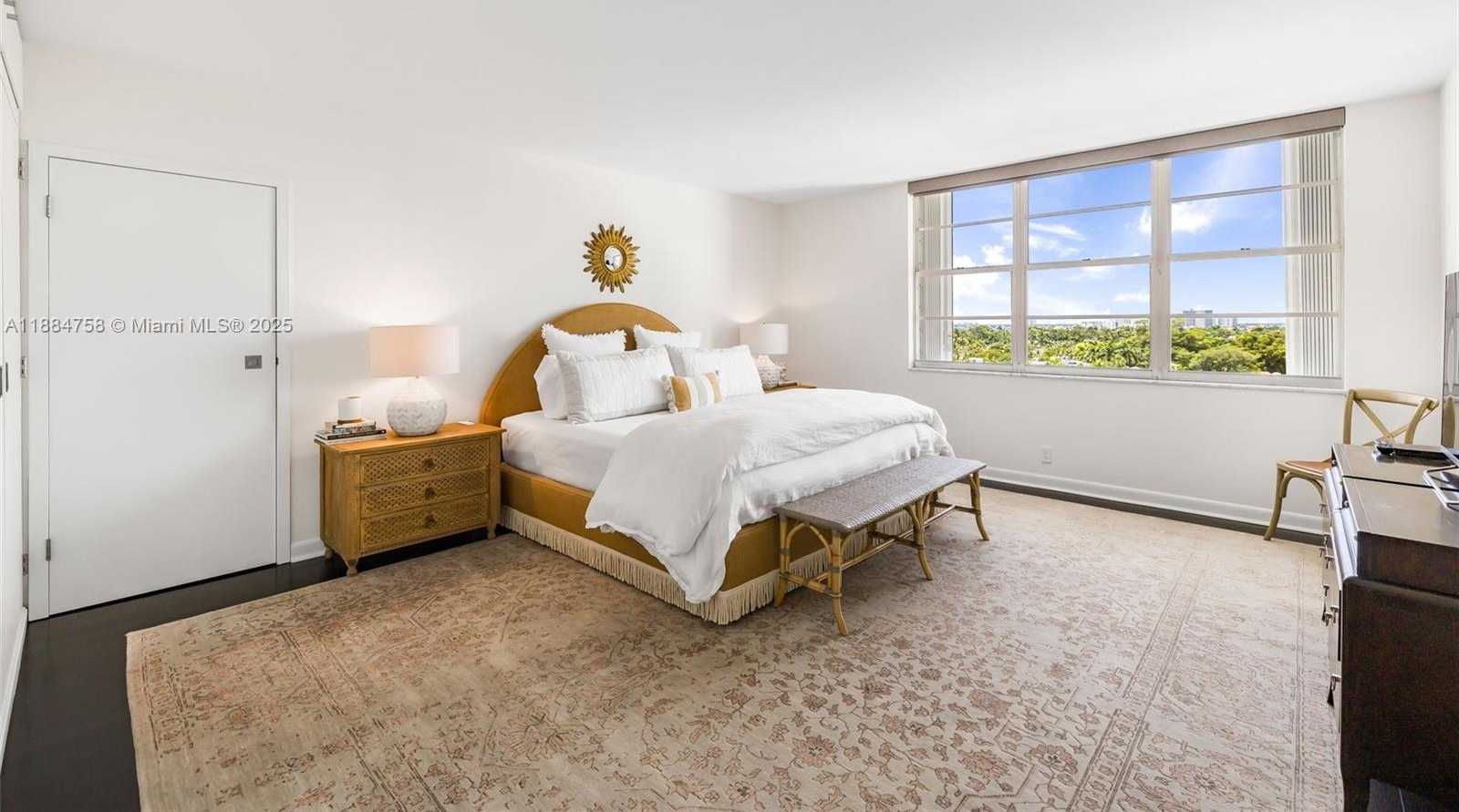 Small Image of 5660 COLLINS AVE #8D, Miami Beach Number 17