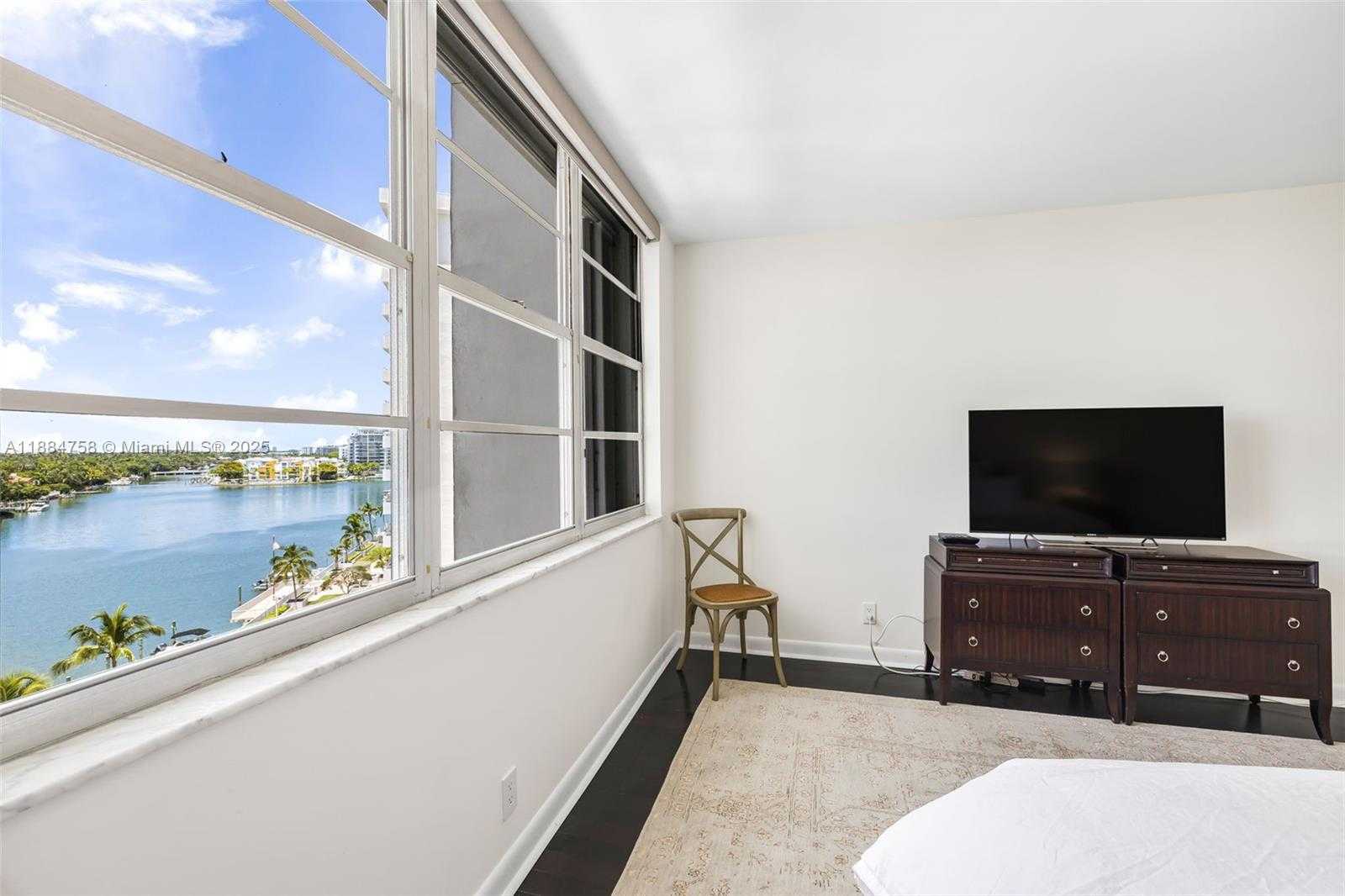 Small Image of 5660 COLLINS AVE #8D, Miami Beach Number 19