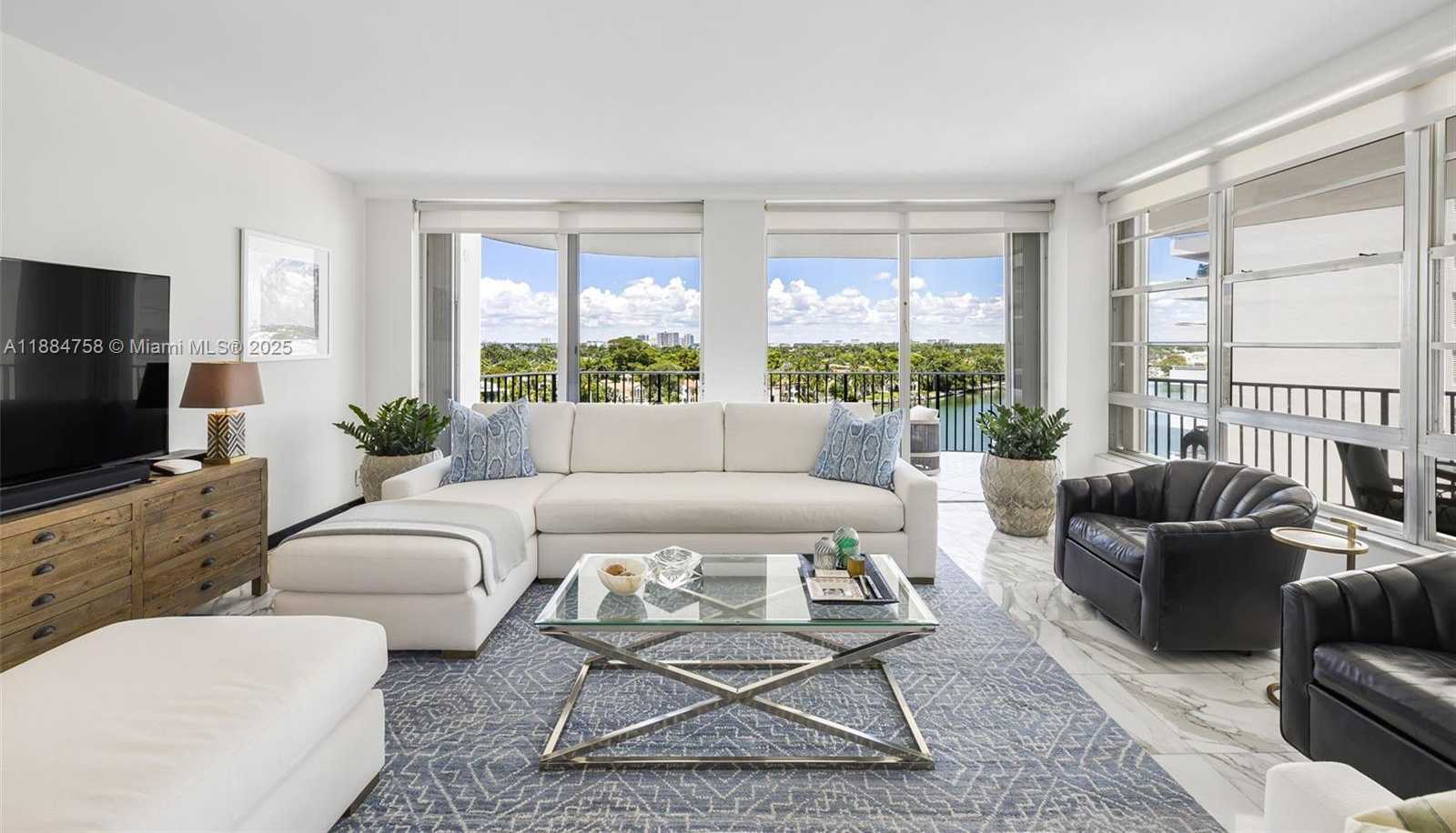 Small Image of 5660 COLLINS AVE #8D, Miami Beach Number 2