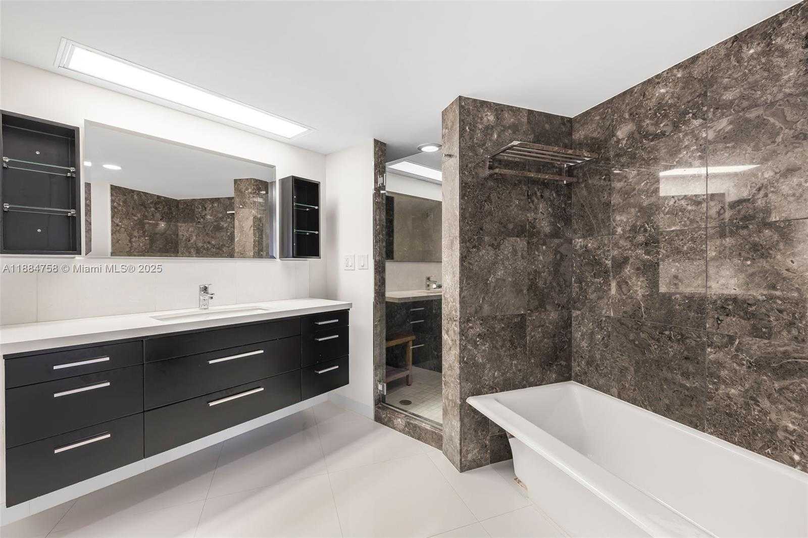 Small Image of 5660 COLLINS AVE #8D, Miami Beach Number 21