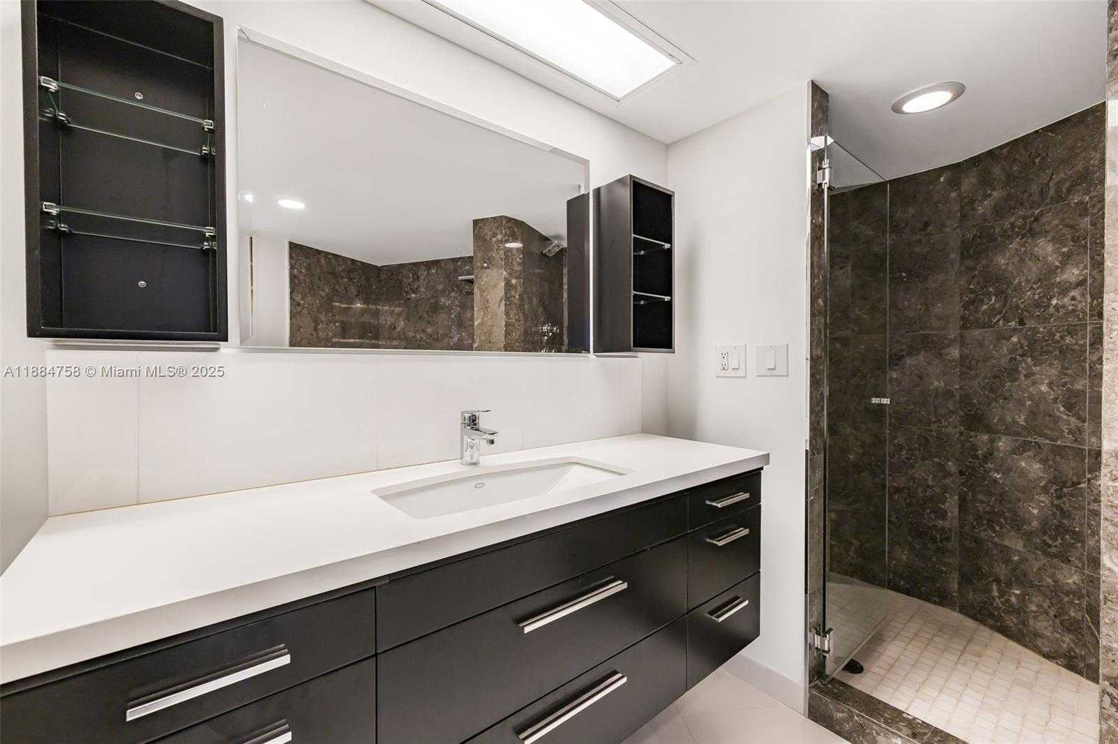 Small Image of 5660 COLLINS AVE #8D, Miami Beach Number 22