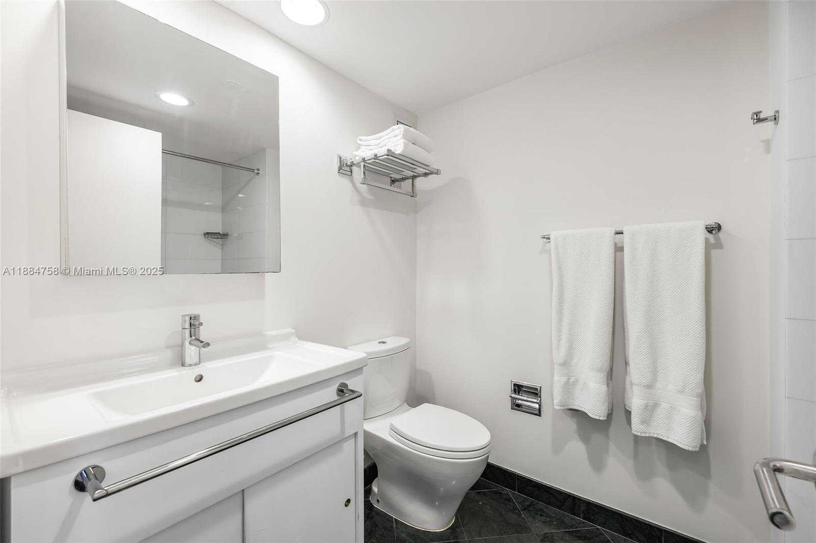 Small Image of 5660 COLLINS AVE #8D, Miami Beach Number 27