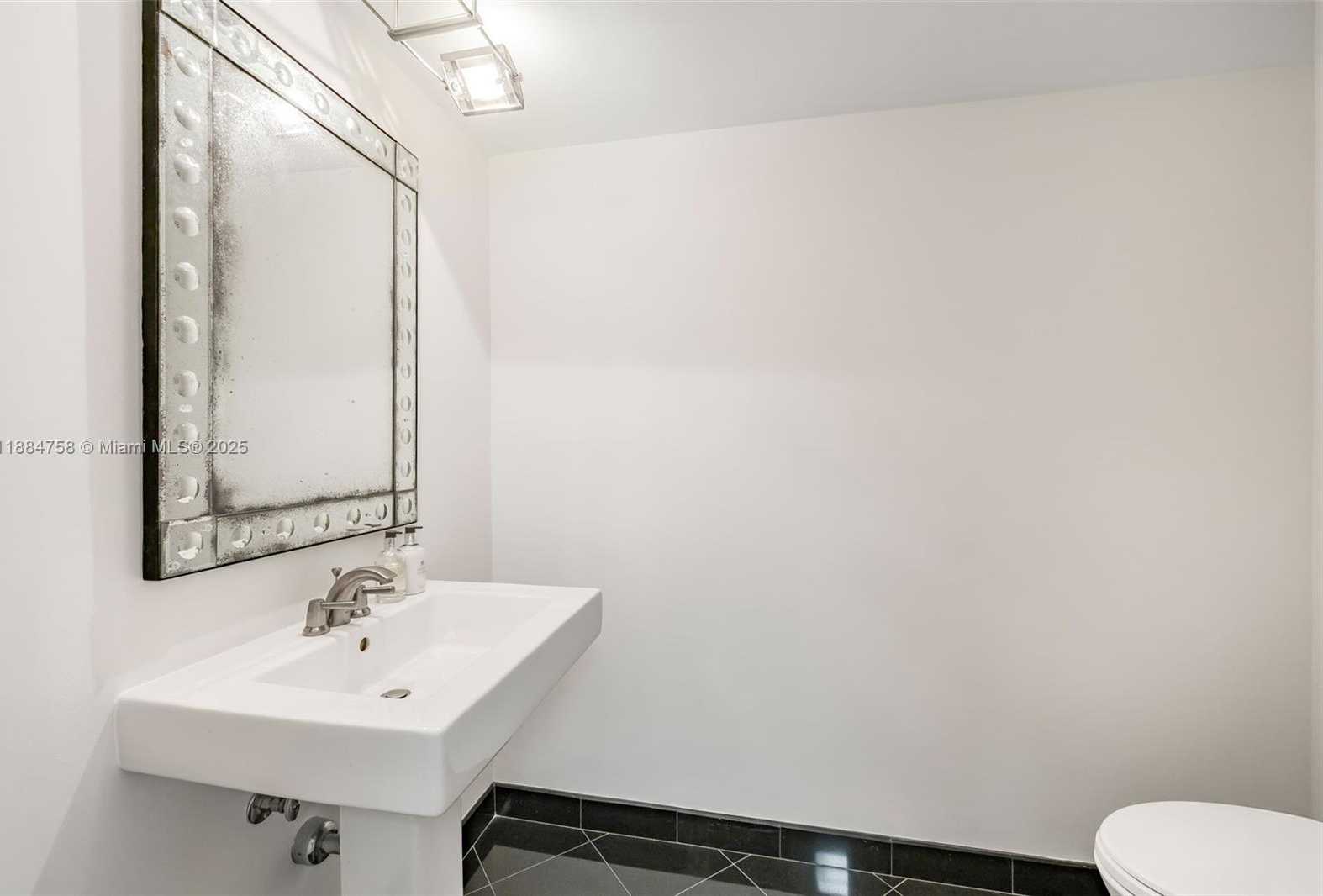 Small Image of 5660 COLLINS AVE #8D, Miami Beach Number 34