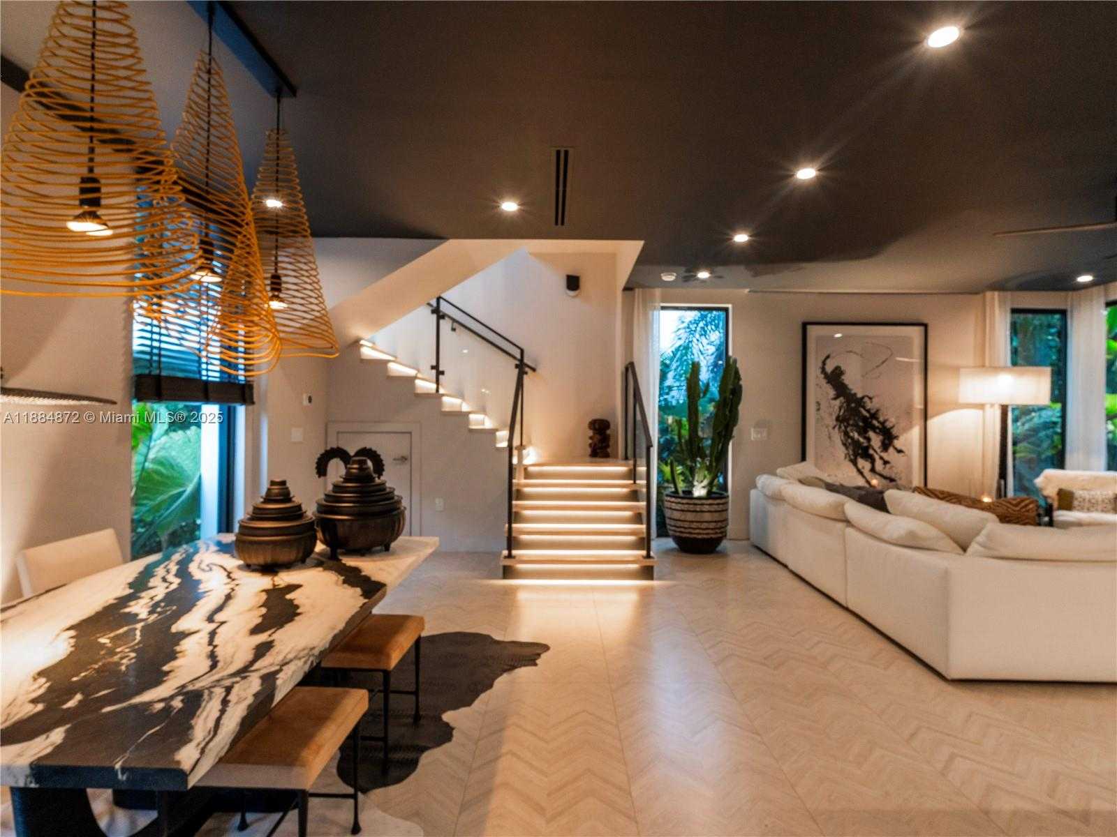 Small Image of 3203 SHIPPING AVE, Miami Number 11