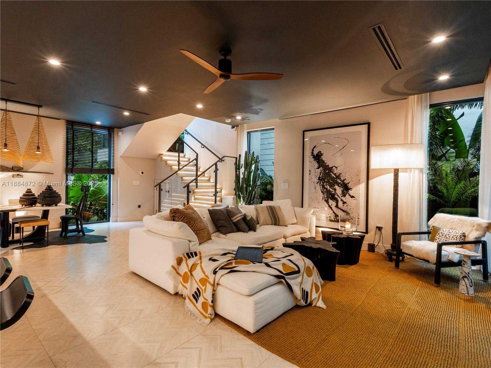 Small Image of 3203 SHIPPING AVE, Miami Number 12