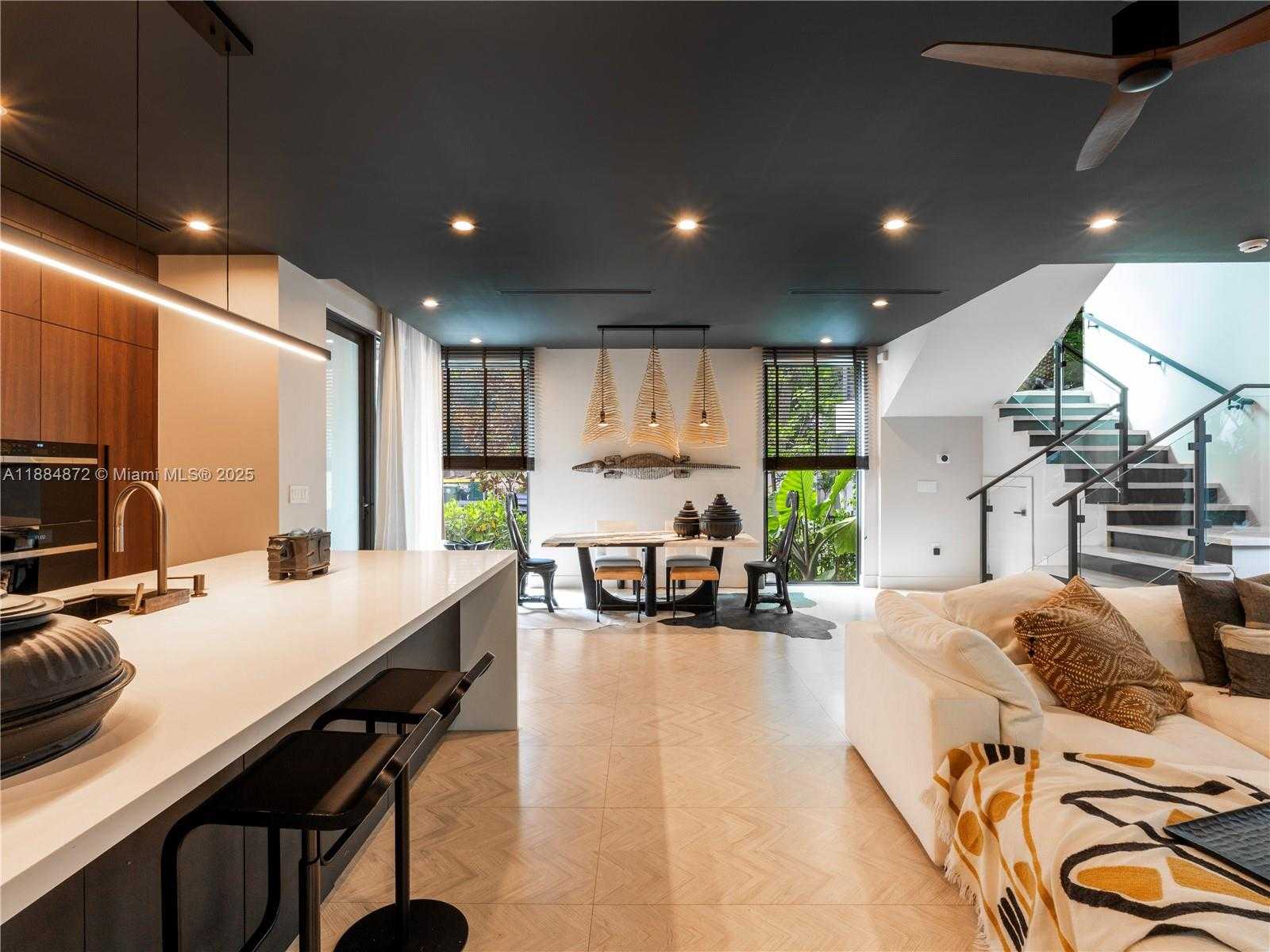 Small Image of 3203 SHIPPING AVE, Miami Number 14