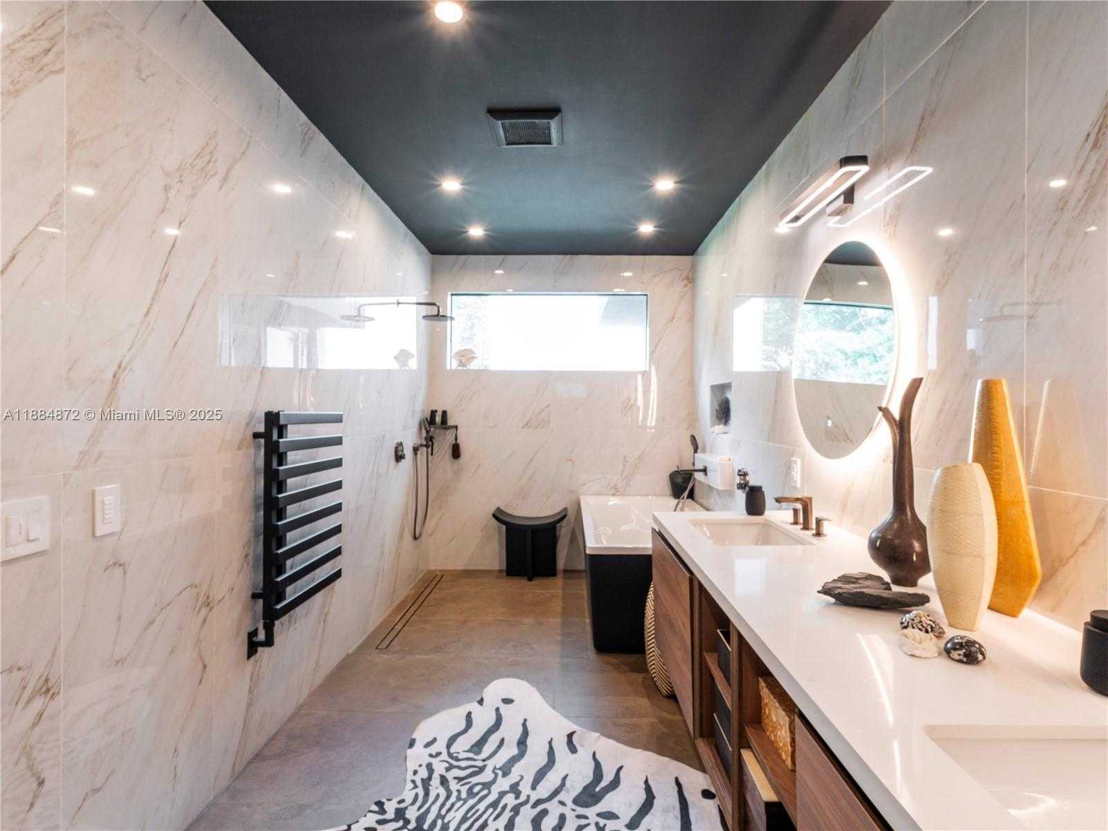 Small Image of 3203 SHIPPING AVE, Miami Number 18