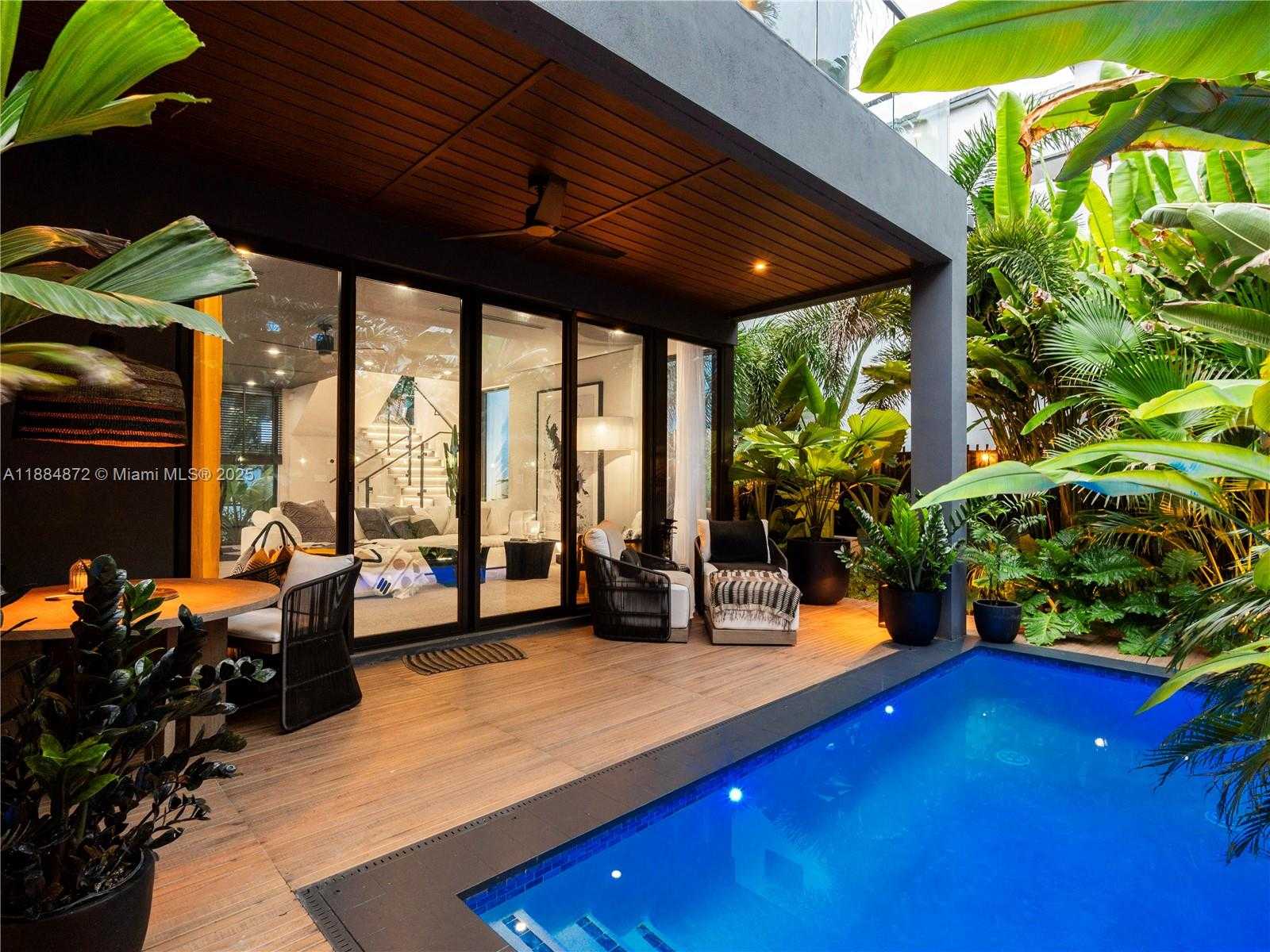 Small Image of 3203 SHIPPING AVE, Miami Number 2
