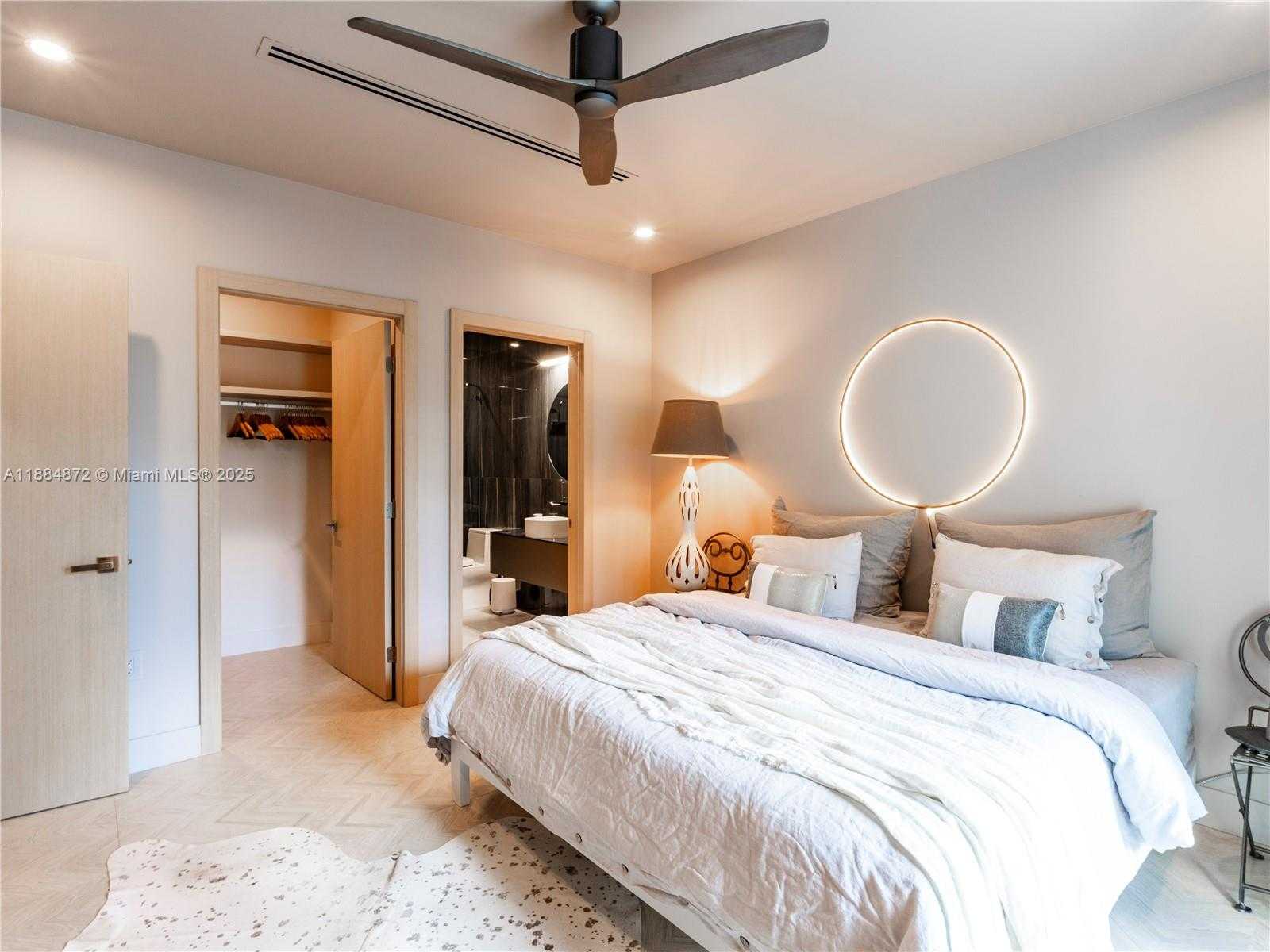 Small Image of 3203 SHIPPING AVE, Miami Number 25