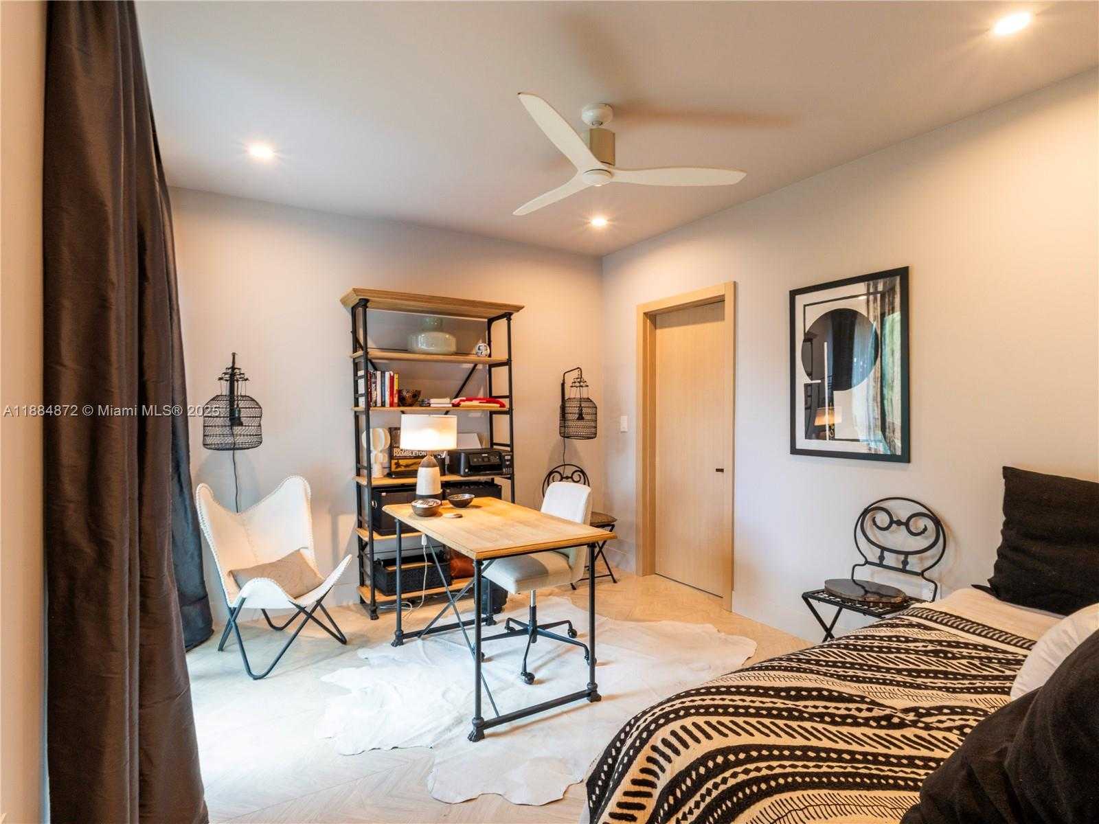 Small Image of 3203 SHIPPING AVE, Miami Number 26