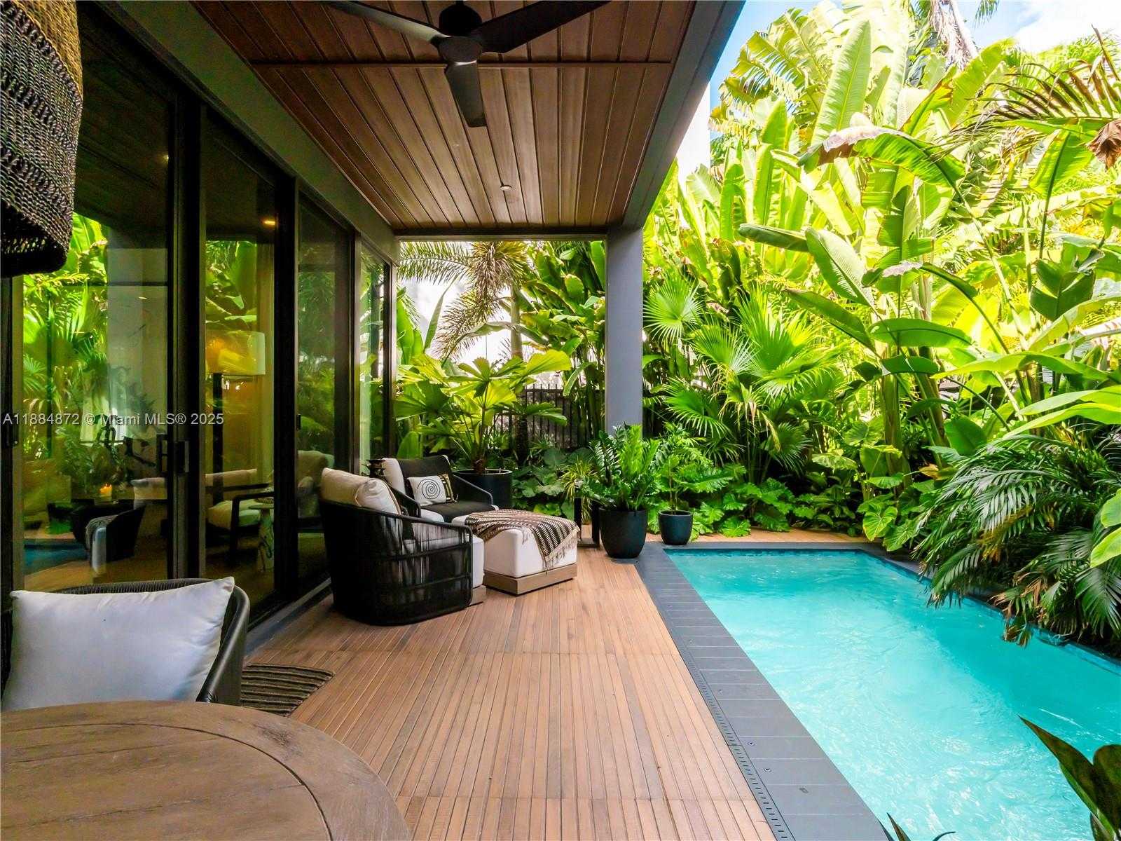 Small Image of 3203 SHIPPING AVE, Miami Number 29